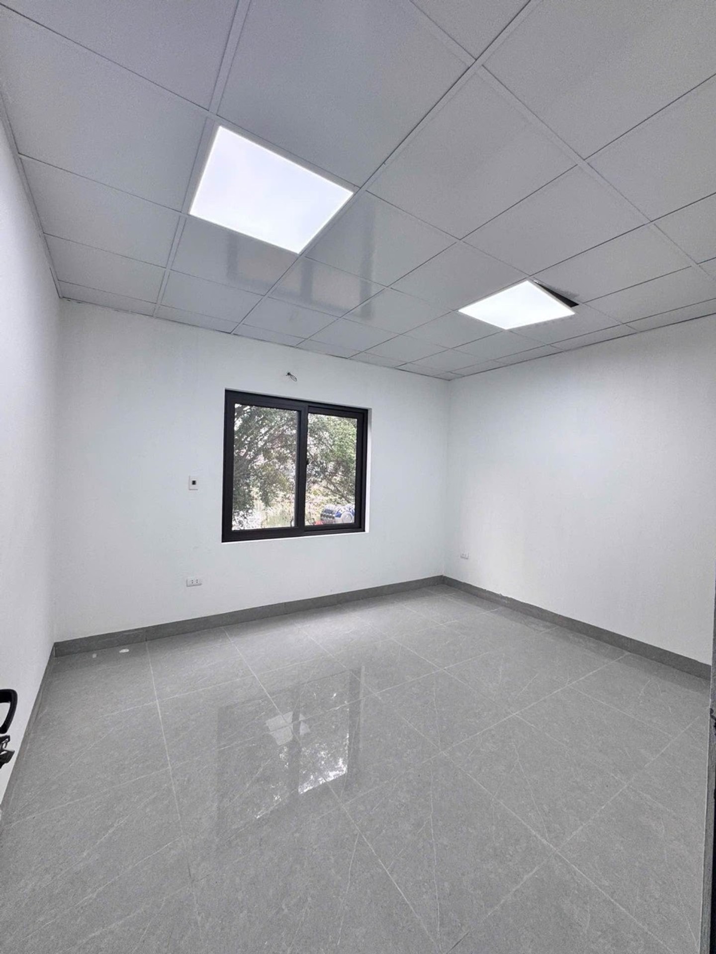 Bán nhà Đông Thiên - diện tích 46m2 2 tầng - Nhà mới, view hồ - giá 2,48 tỷ