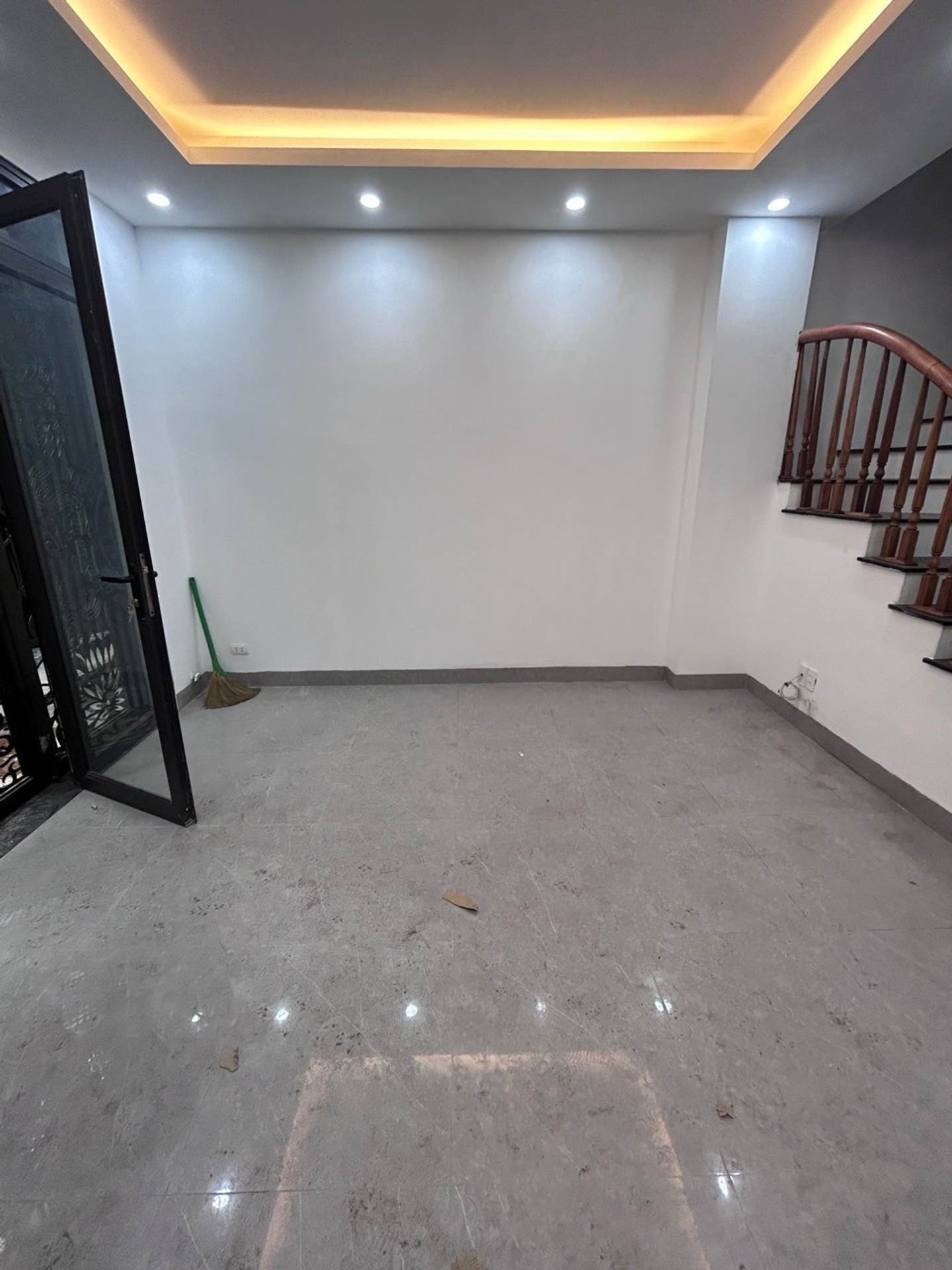 Bán nhà Đông Thiên - diện tích 46m2 2 tầng - Nhà mới, view hồ - giá 2,48 tỷ