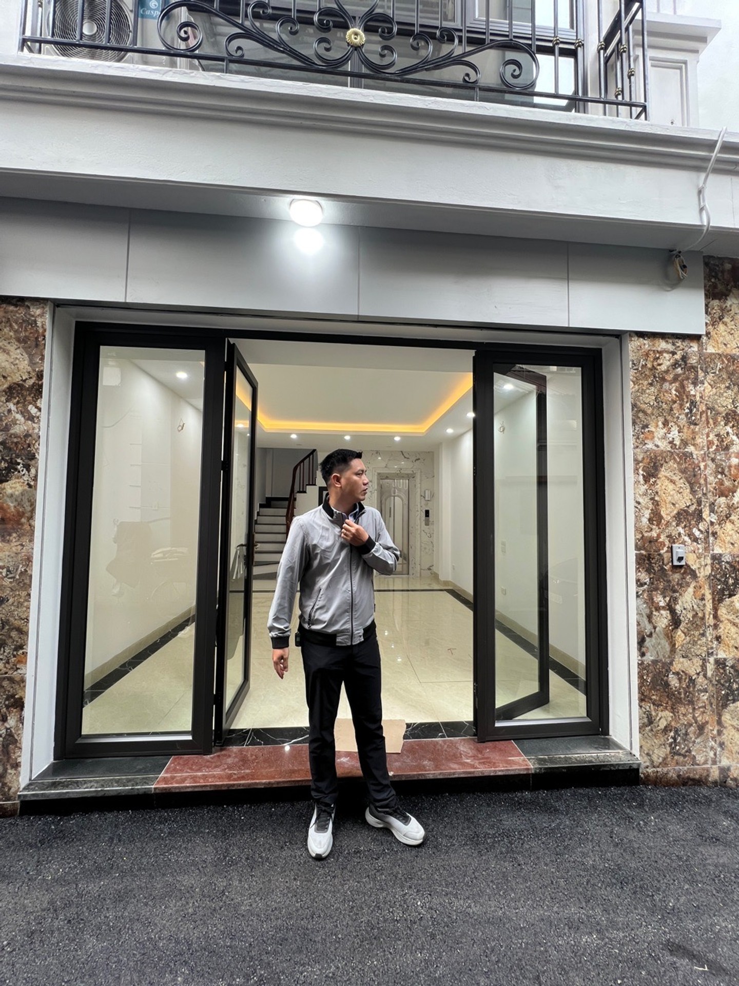 Bán nhà Định Công Hạ - diện tích 31m2 7 tầng - Ô TÔ GẦN - giá 9,2 tỷ
