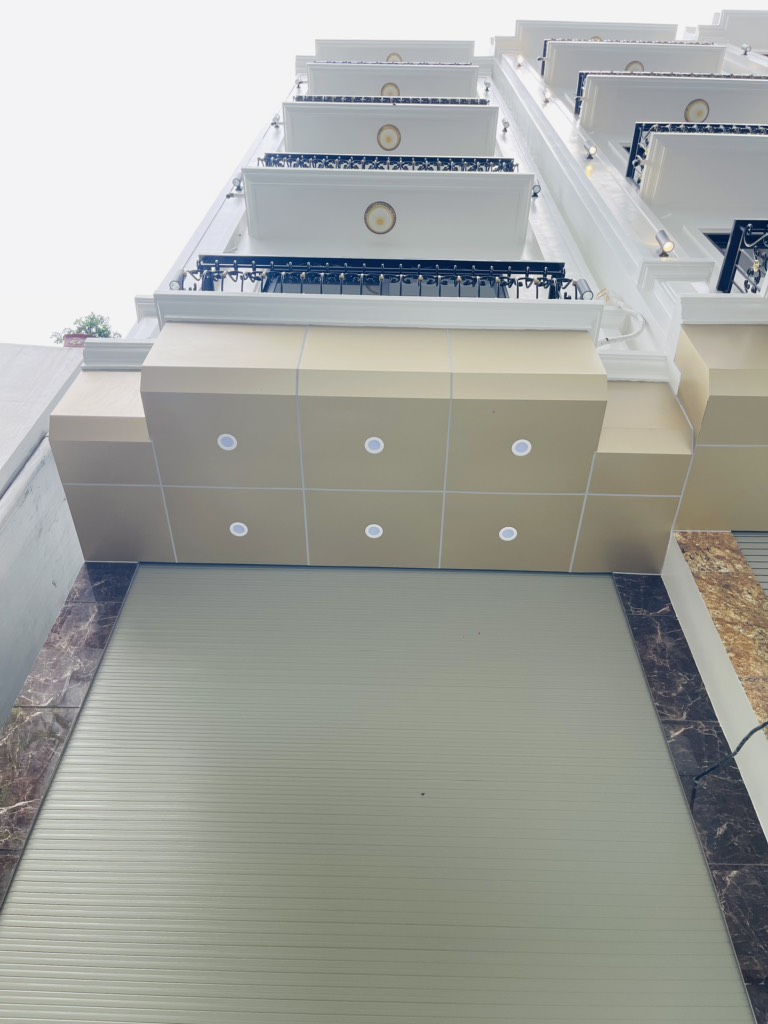 Bán nhà Định Công Thượng - diện tích 50m2 7 tầng - Ô TÔ ĐỖ CỬA - giá 14,6 tỷ