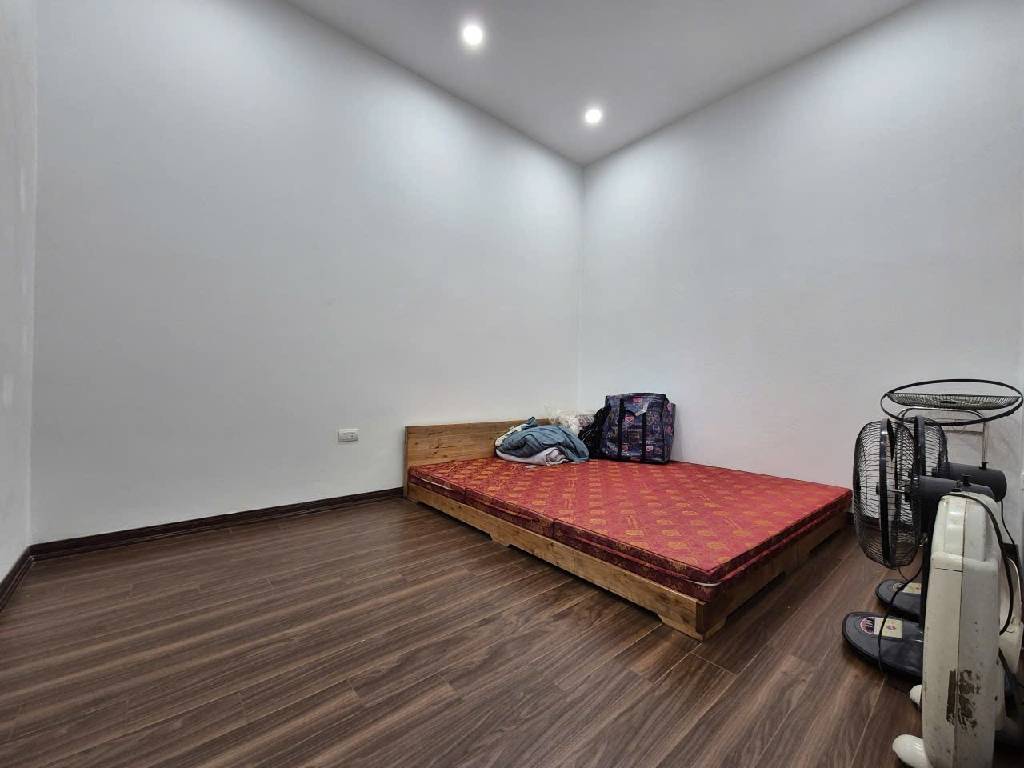 Bán nhà Định Công Thượng - diện tích 42m2 2 tầng - Lô góc 3 thoáng - giá 3 tỷ