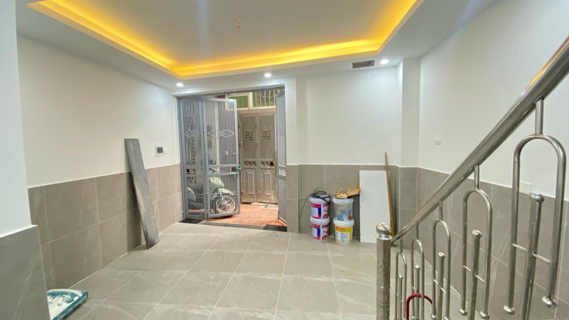 Bán nhà Hoàng Mai - diện tích 43m2 6 tầng - Ô TÔ ĐỖ CỔNG - giá 11,5 tỷ
