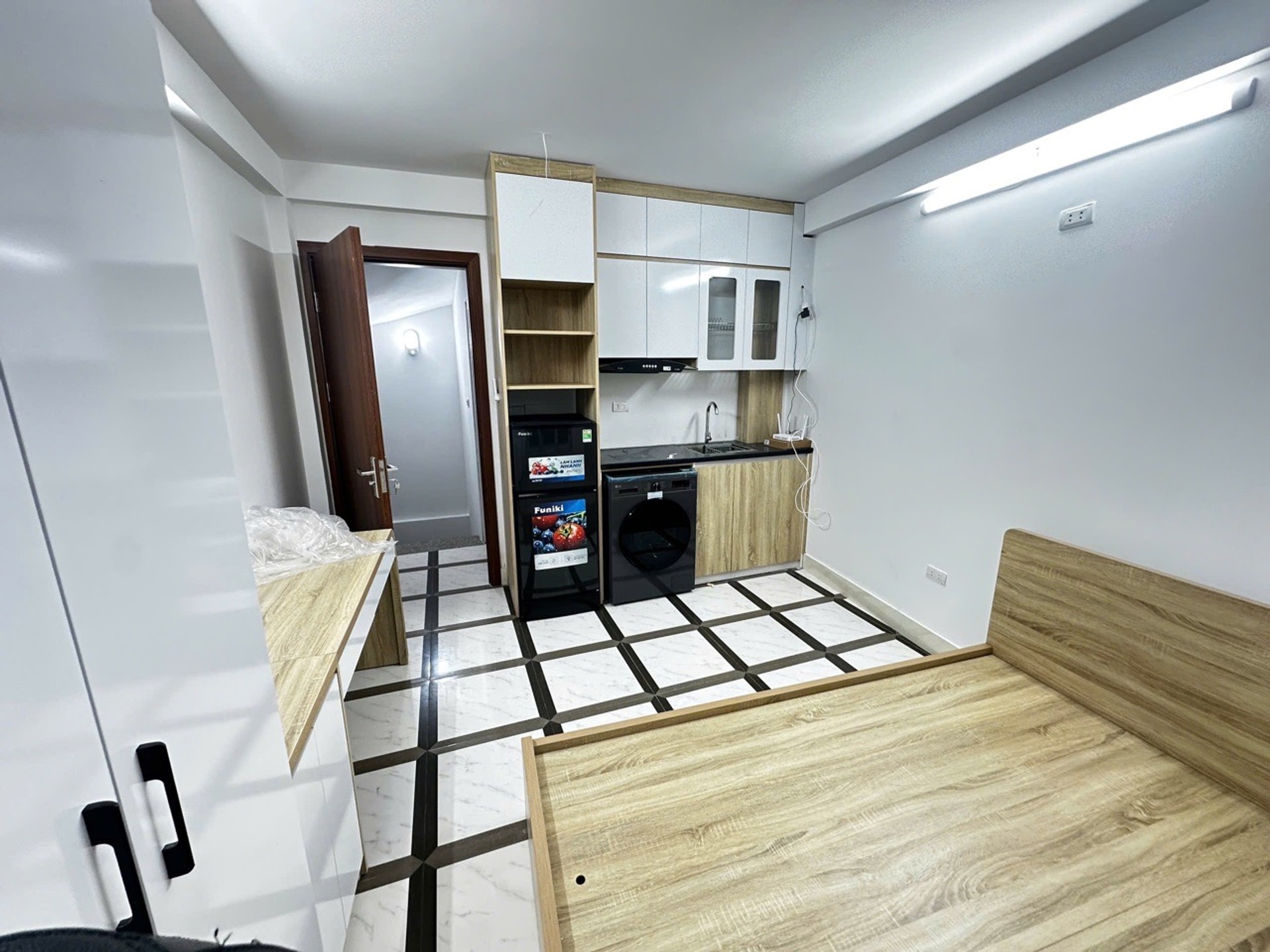 Bán nhà Hoàng Mai - diện tích 43m2 6 tầng - Ô TÔ ĐỖ CỔNG - giá 11,5 tỷ