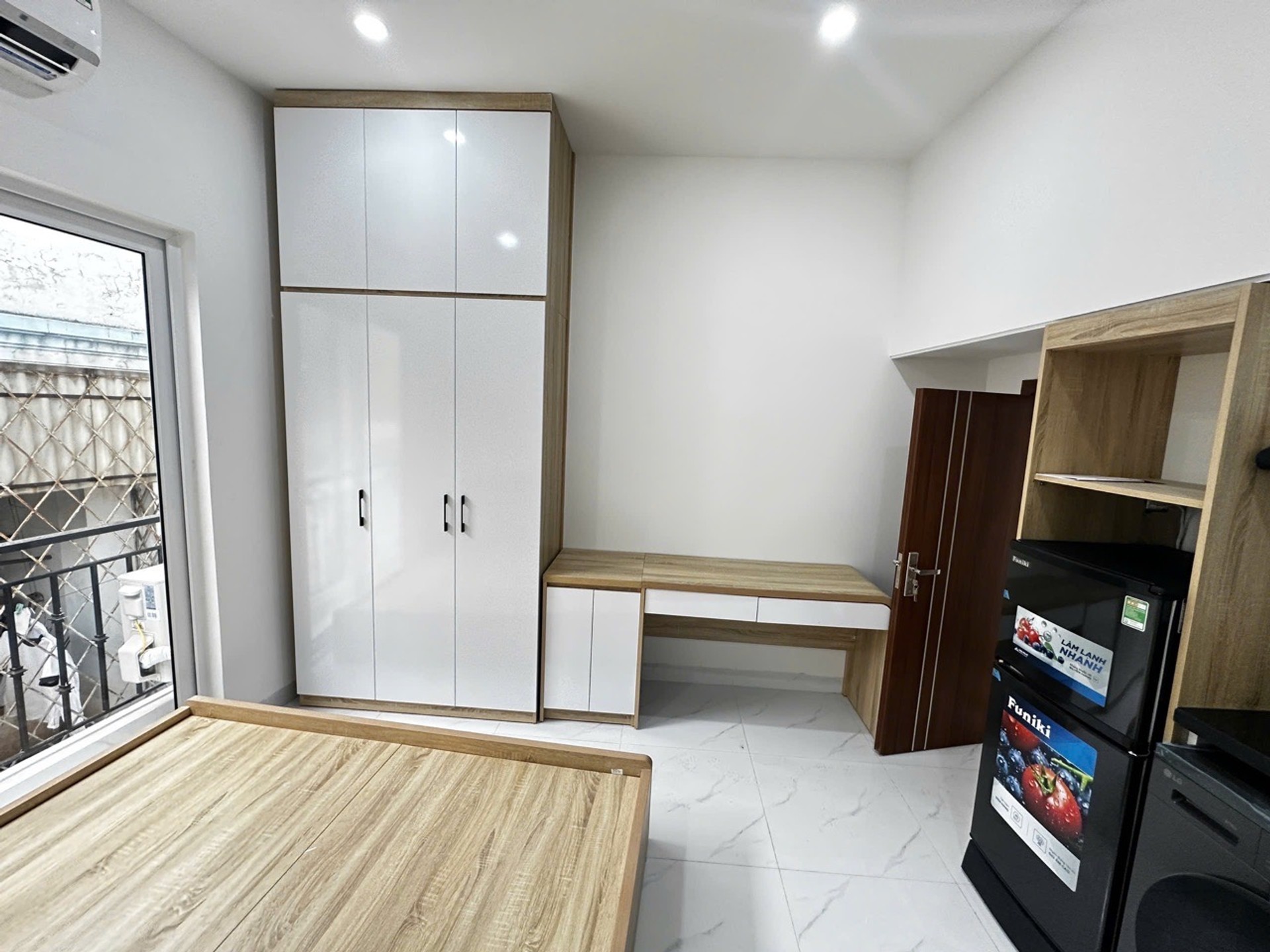 Bán nhà Hoàng Mai - diện tích 43m2 6 tầng - Ô TÔ ĐỖ CỔNG - giá 11,5 tỷ