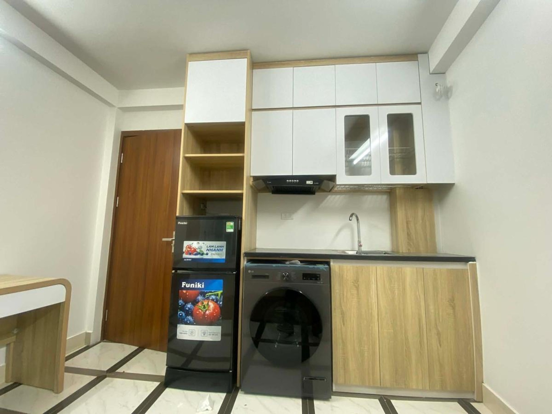 Bán nhà Hoàng Mai - diện tích 43m2 6 tầng - Ô TÔ ĐỖ CỔNG - giá 11,5 tỷ