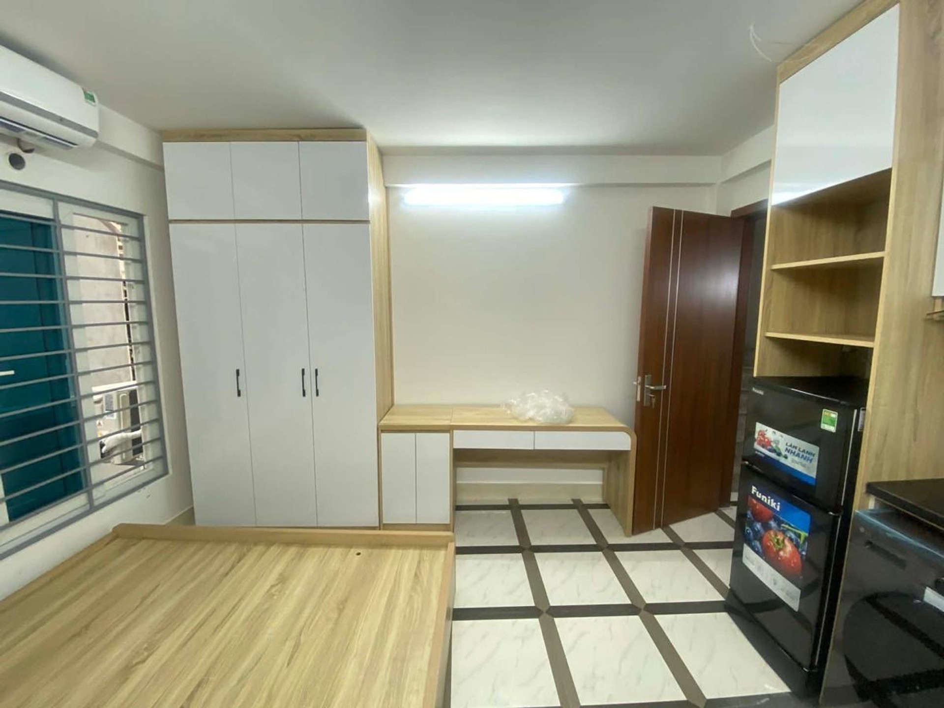 Bán nhà Hoàng Mai - diện tích 43m2 6 tầng - Ô TÔ ĐỖ CỔNG - giá 11,5 tỷ