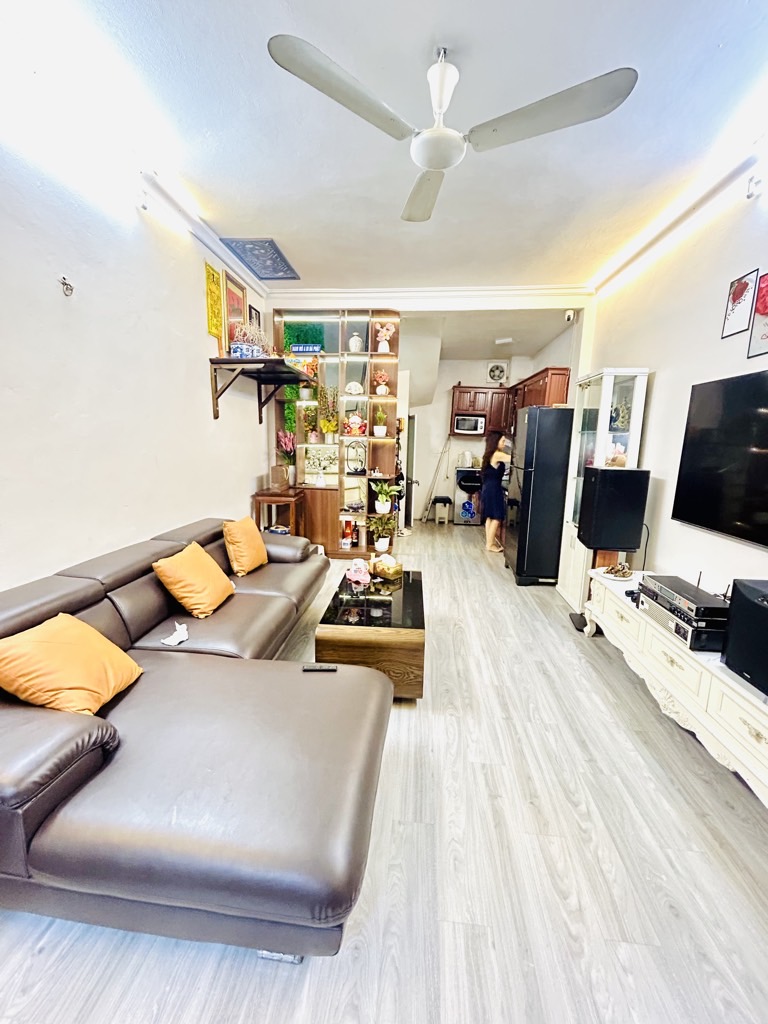 Bán nhà Lĩnh Nam - diện tích 31m2 2 tầng - Nhà chưa sổ, phân lô - giá 2,6 tỷ