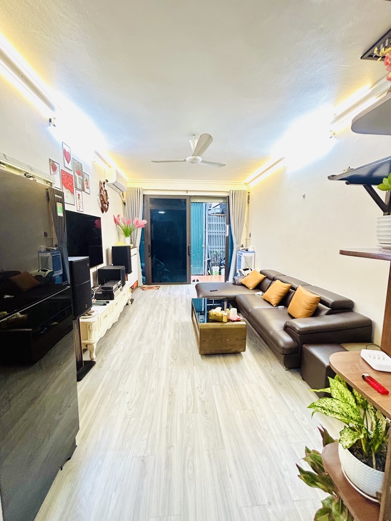 Bán nhà Lĩnh Nam - diện tích 31m2 2 tầng - Nhà chưa sổ, phân lô - giá 2,6 tỷ