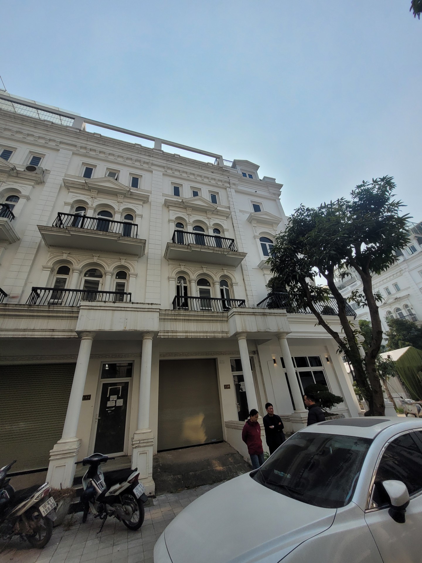 Bán nhà Ngõ 3 ô tô tránh - diện tích 105m2 5 tầng - Thoáng trước, sau - giá 33 tỷ