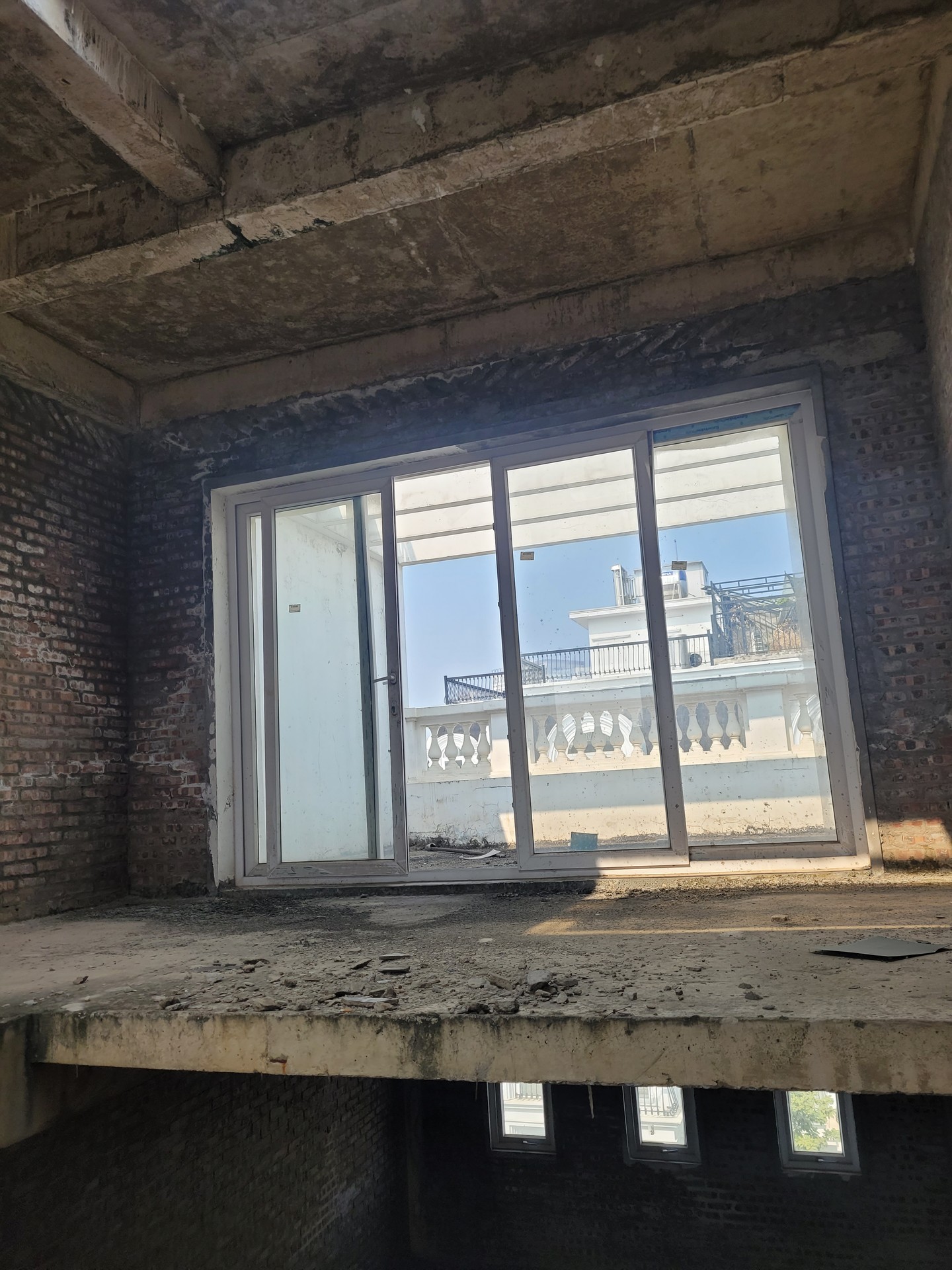 Bán nhà Ngõ 3 ô tô tránh - diện tích 105m2 5 tầng - Thoáng trước, sau - giá 33 tỷ