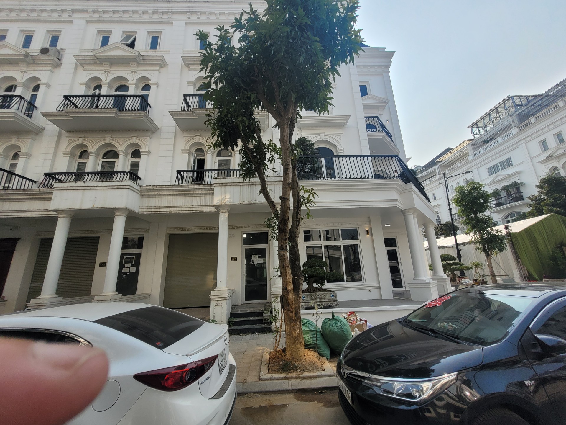 Bán nhà Ngõ 3 ô tô tránh - diện tích 105m2 5 tầng - Thoáng trước, sau - giá 33 tỷ