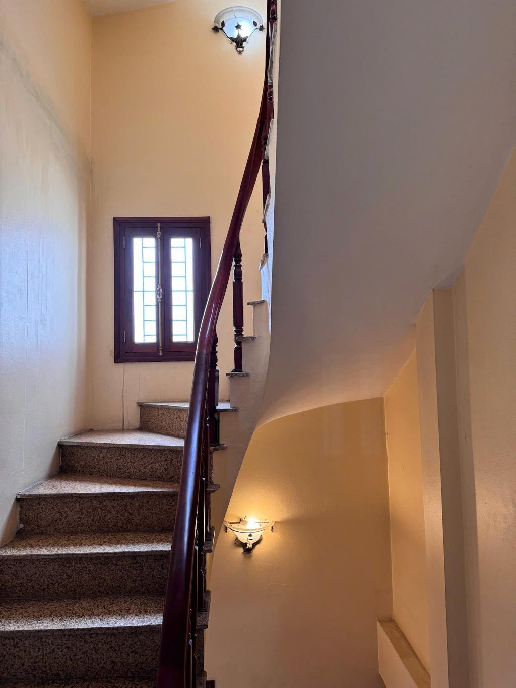 Bán nhà Trần Khát Chân - diện tích 35m2 5 tầng - ô tô tránh - giá 26,5 tỷ