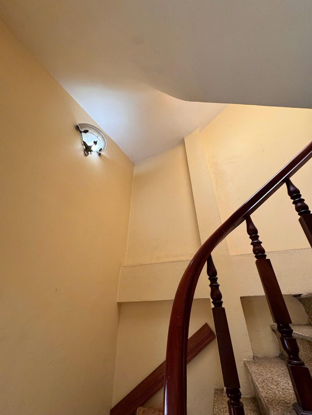 Bán nhà Trần Khát Chân - diện tích 35m2 5 tầng - ô tô tránh - giá 26,5 tỷ