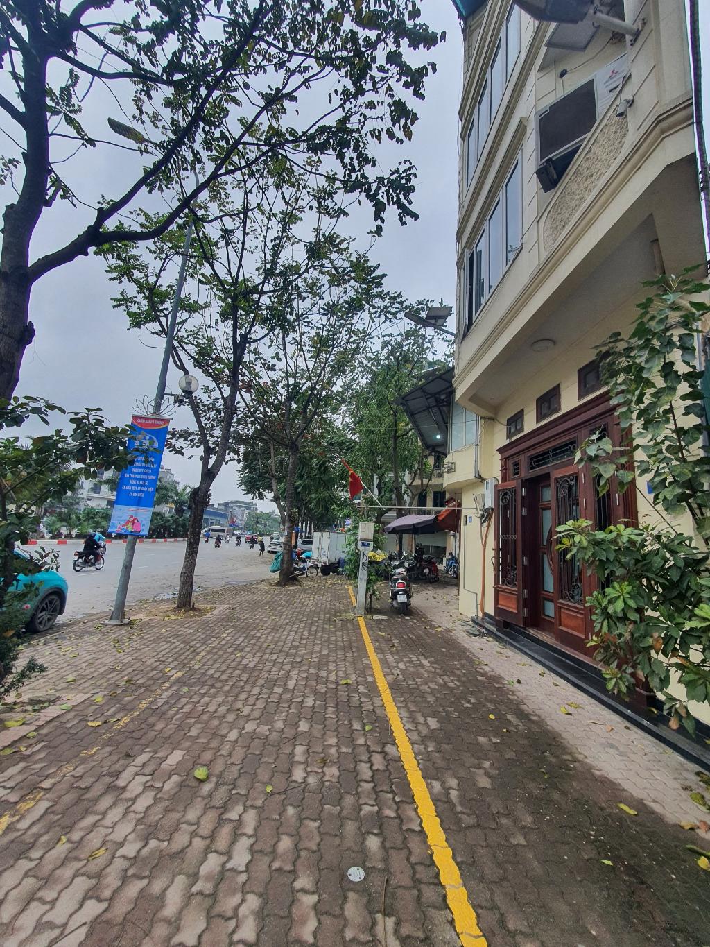 Bán nhà Trần Khát Chân - diện tích 35m2 5 tầng - ô tô tránh - giá 26,5 tỷ