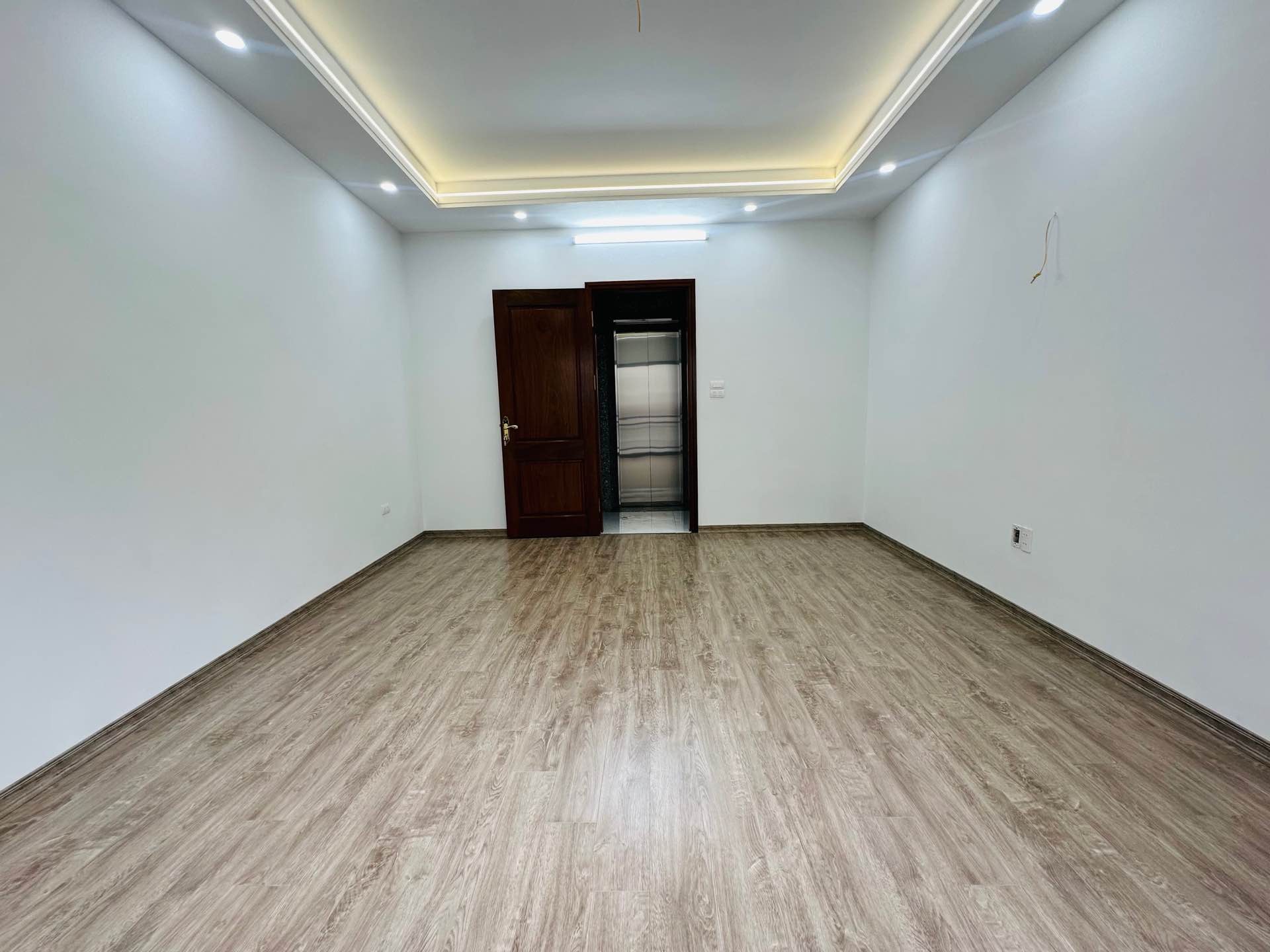 Bán nhà Lê Thanh Nghị - diện tích 42m2 5 tầng - thang máy - giá 10,5 tỷ
