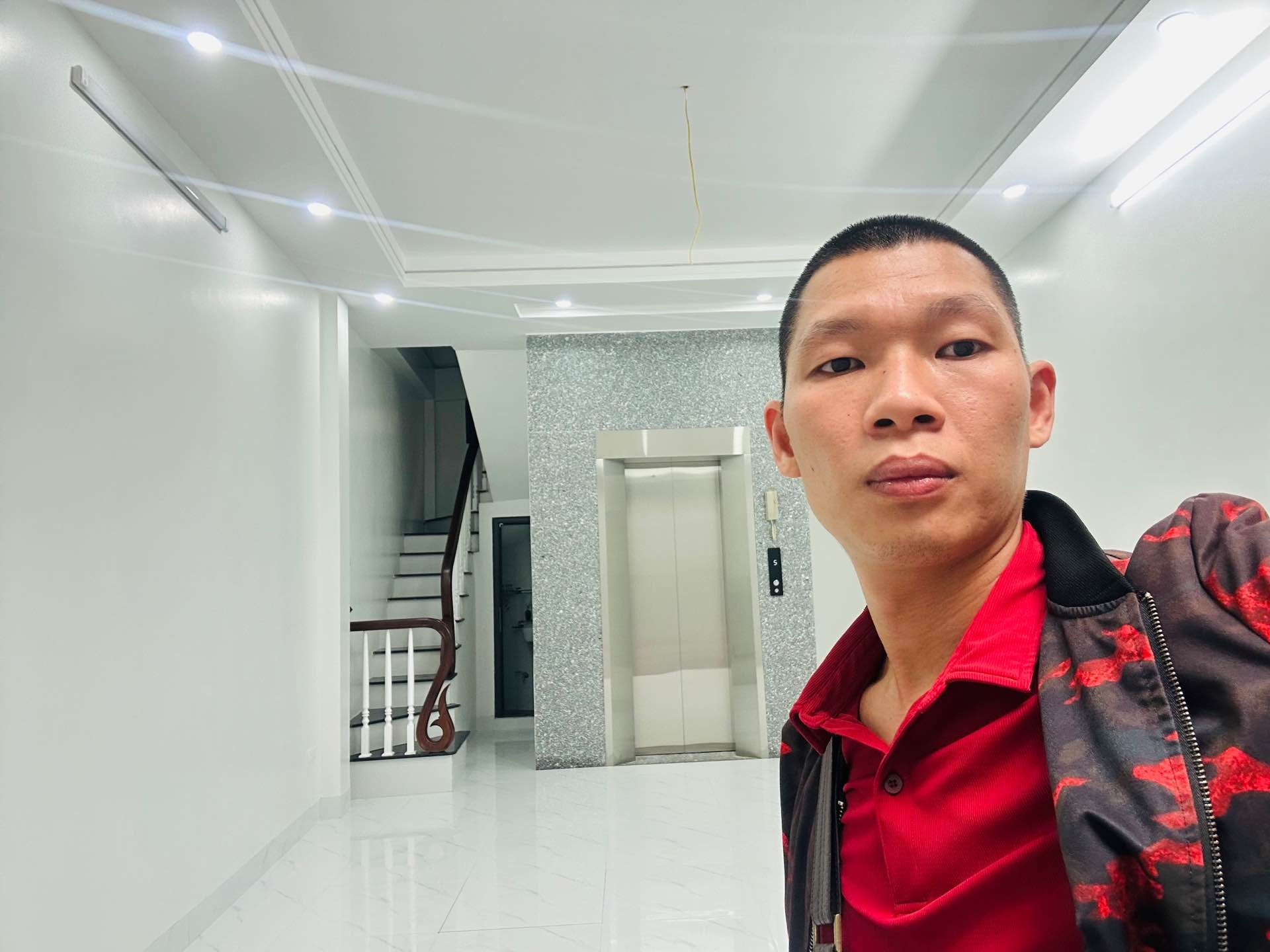 Bán nhà Lê Thanh Nghị - diện tích 42m2 5 tầng - thang máy - giá 10,5 tỷ
