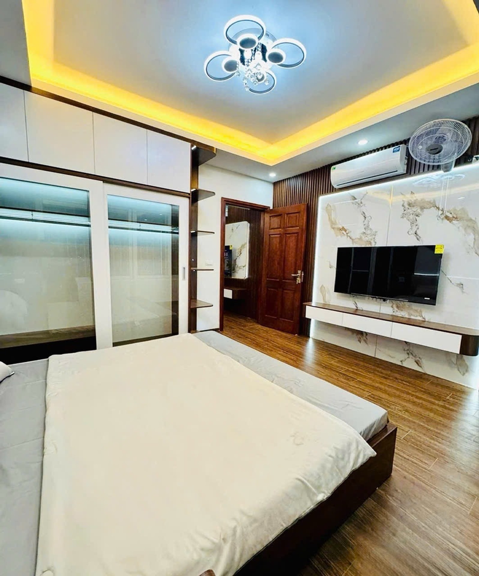 Bán nhà Đền Lừ 1 - diện tích 69m2 17 tầng - Lô góc 3 mặt thoáng - giá 5,8 tỷ