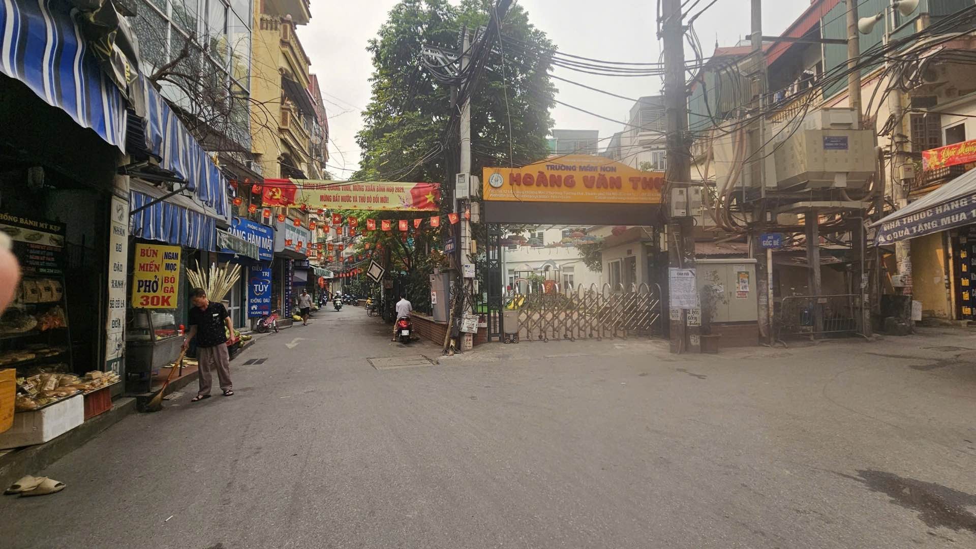 Bán nhà Hoàng Mai - diện tích 122m2 4 tầng - Mặt tiền quyền lực - giá 42,6 tỷ