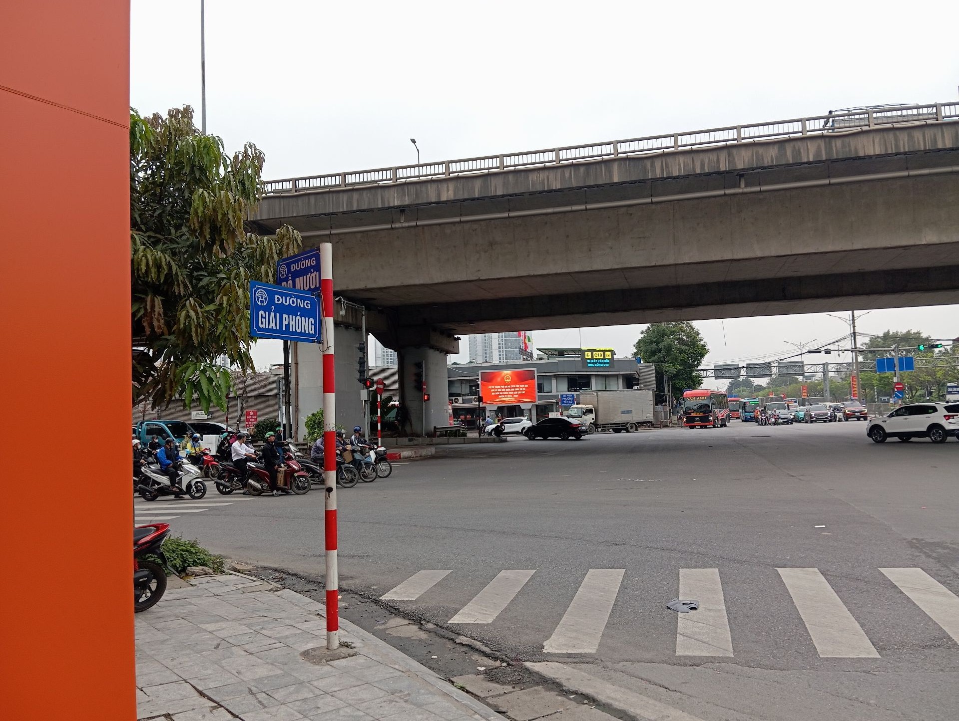 Bán nhà Pháp Vân - diện tích 45m2 5 tầng - Ô TÔ TRÁNH - giá 35 tỷ