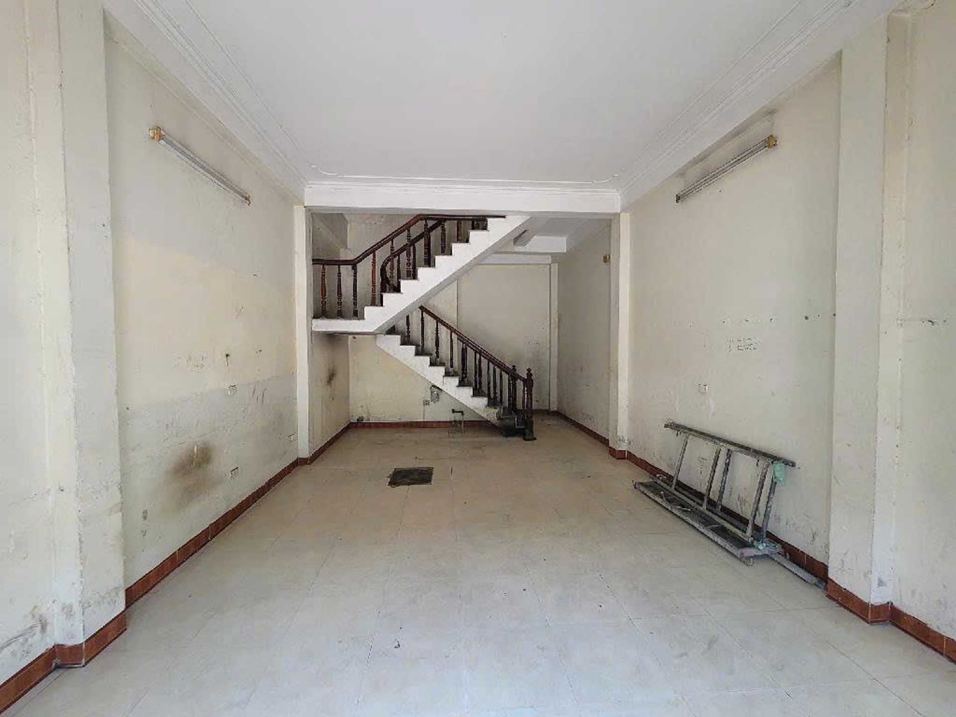 Bán nhà Pháp Vân - diện tích 45m2 5 tầng - Ô TÔ TRÁNH - giá 35 tỷ