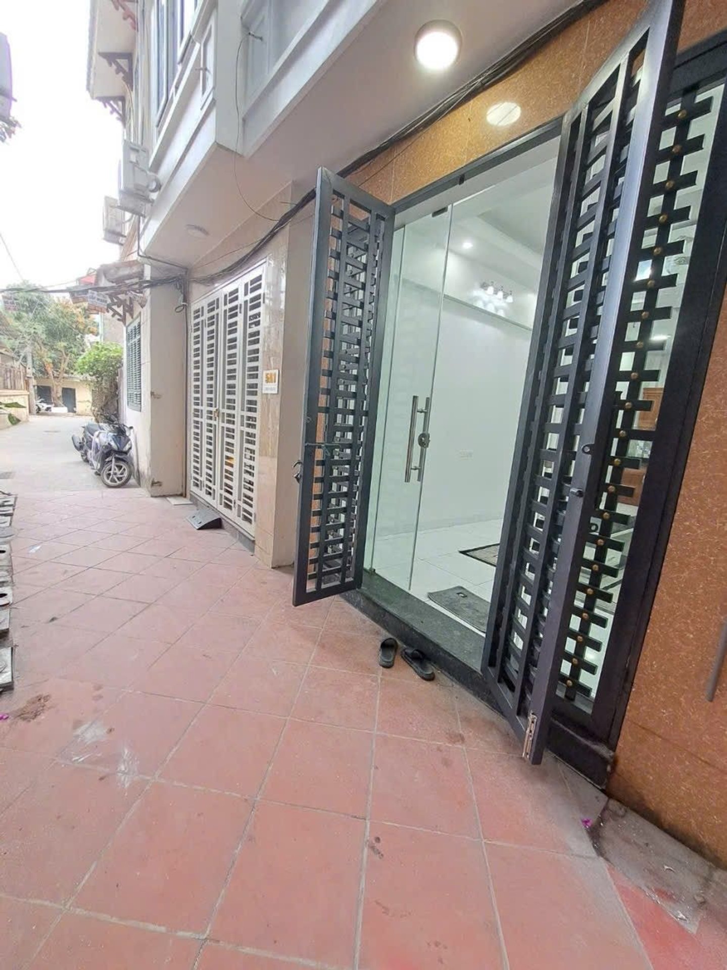 Bán nhà Thanh Đàm - diện tích 30m2 5 tầng - ô tô đỗ cổng - giá 7,5 tỷ
