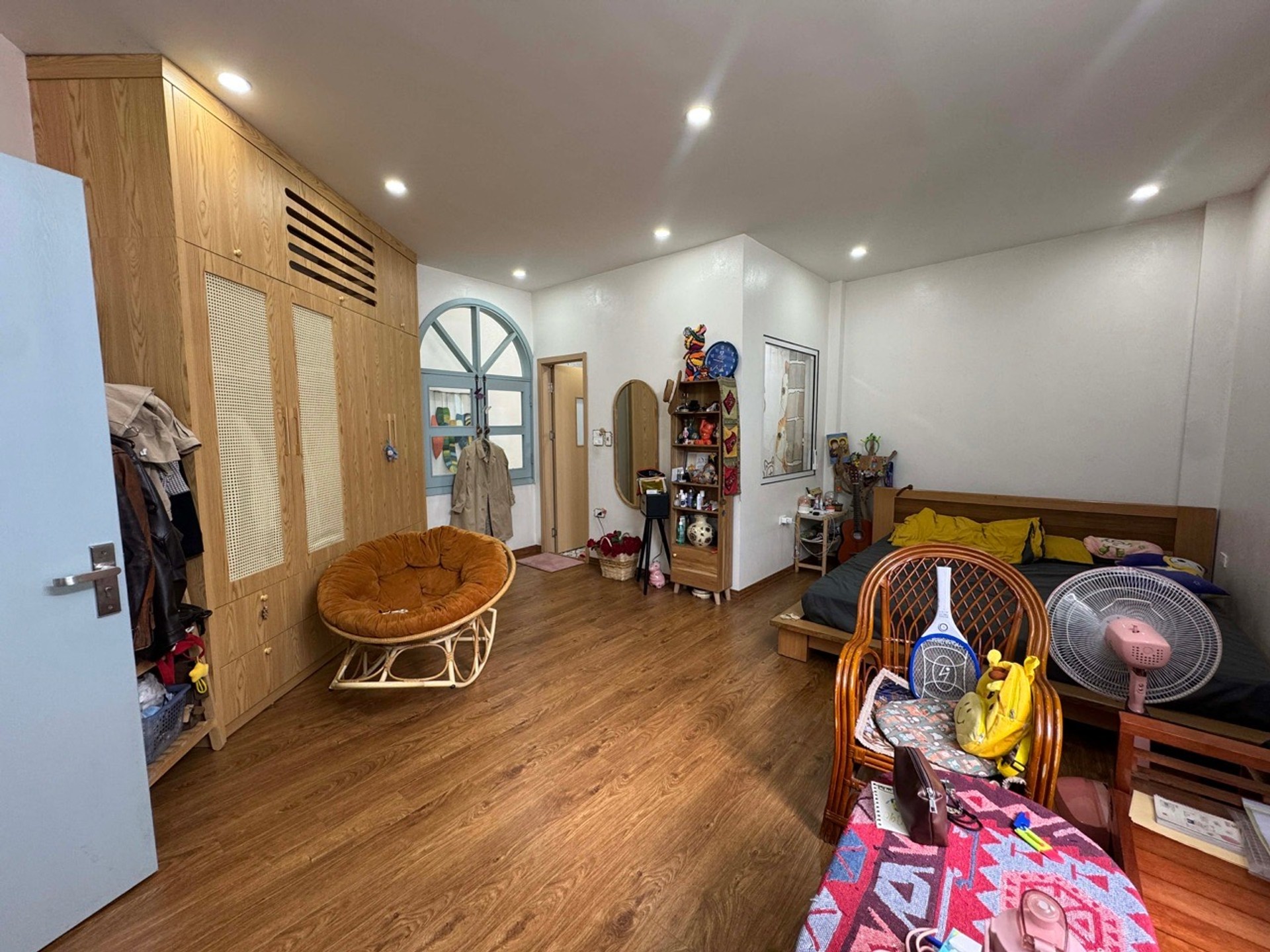 Bán nhà Trương Định - diện tích 90m2 6 tầng - 3 mặt thoáng - giá 19 tỷ