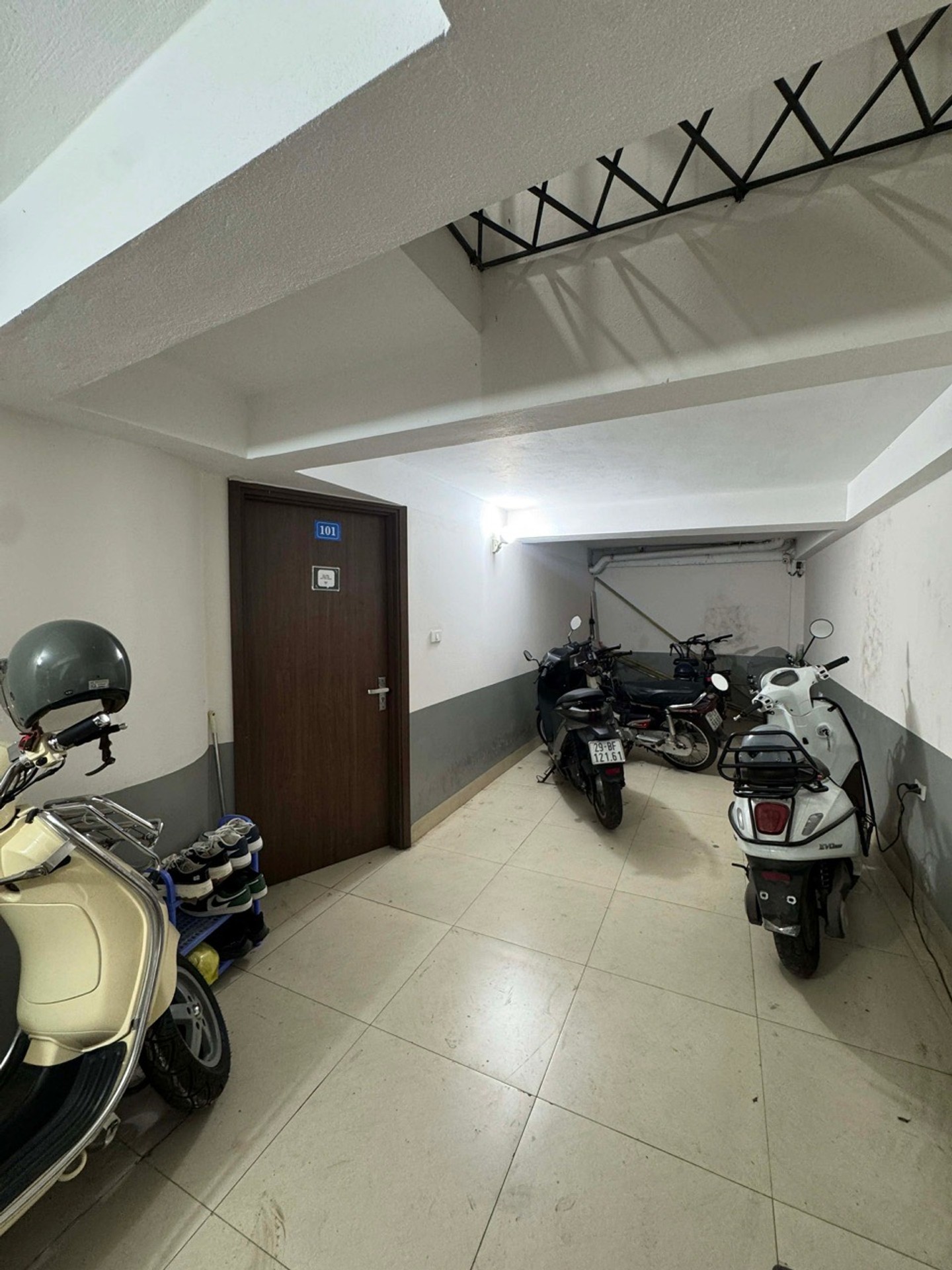 Bán nhà Trương Định - diện tích 90m2 6 tầng - 3 mặt thoáng - giá 19 tỷ