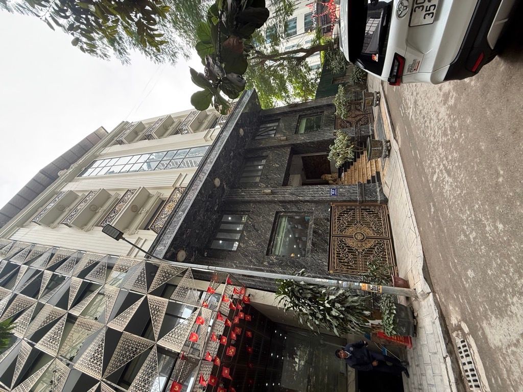 Bán nhà Lê Văn Lương - diện tích 202m2 1 tầng - ô tô tránh - giá 105 tỷ