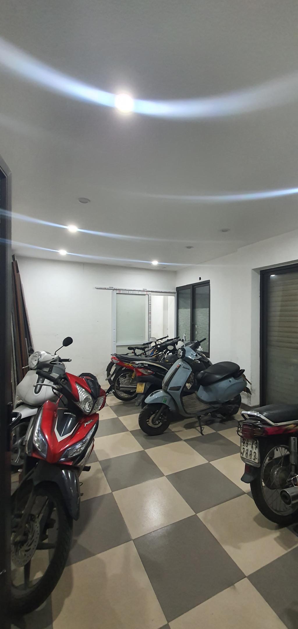 Bán nhà Ngõ Tự Do - diện tích 85m2 7 tầng - Lô góc, mặt ngõ ô tô tránh - giá 28 tỷ