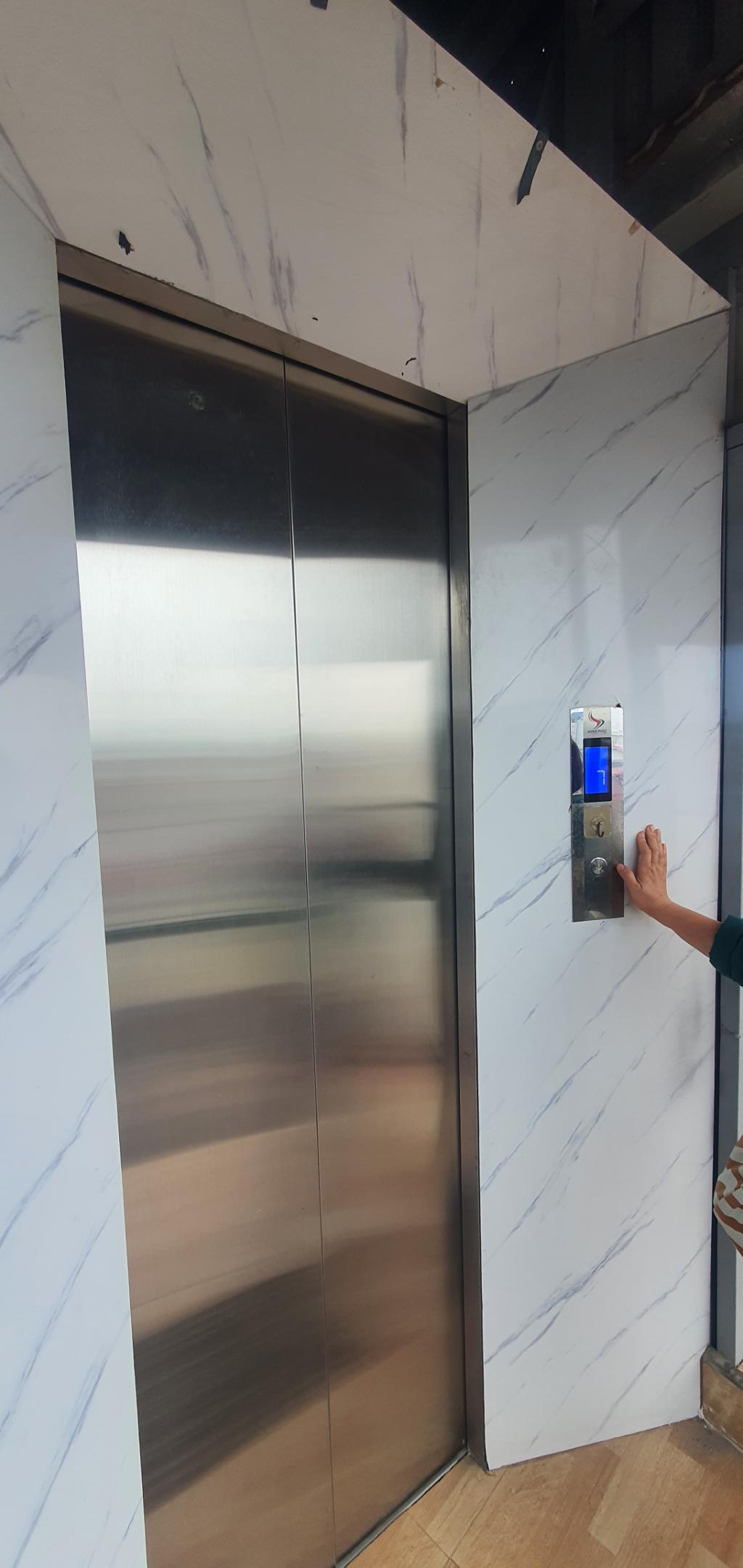 Bán nhà Ngõ Tự Do - diện tích 85m2 7 tầng - Lô góc, mặt ngõ ô tô tránh - giá 28 tỷ