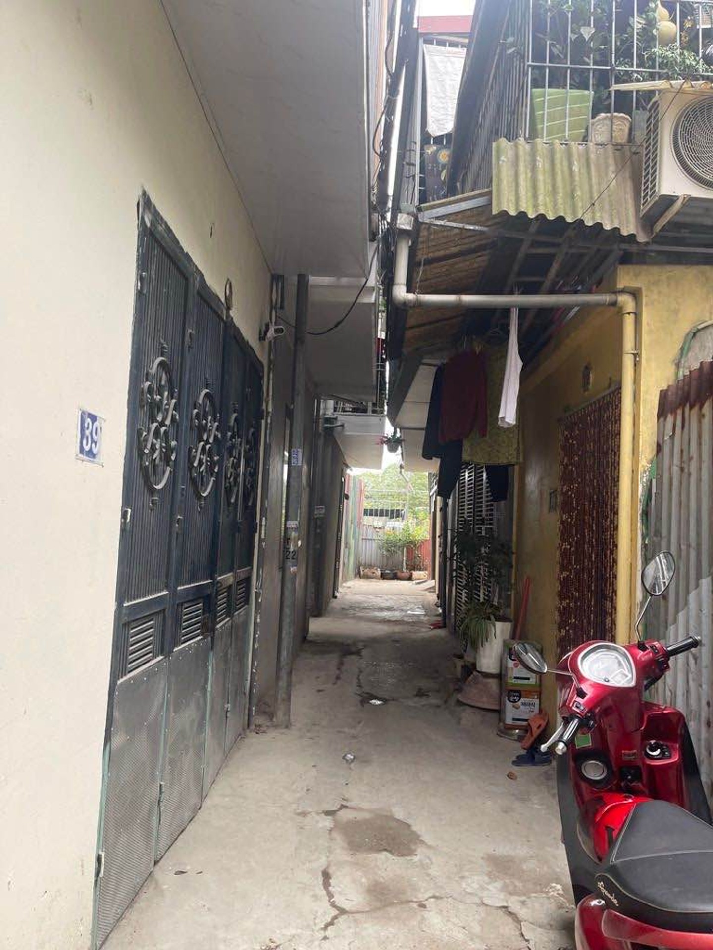 Bán nhà Định Công Hạ - diện tích 34m2 2 tầng - ngõ thông, gần hồ - giá 2,35 tỷ