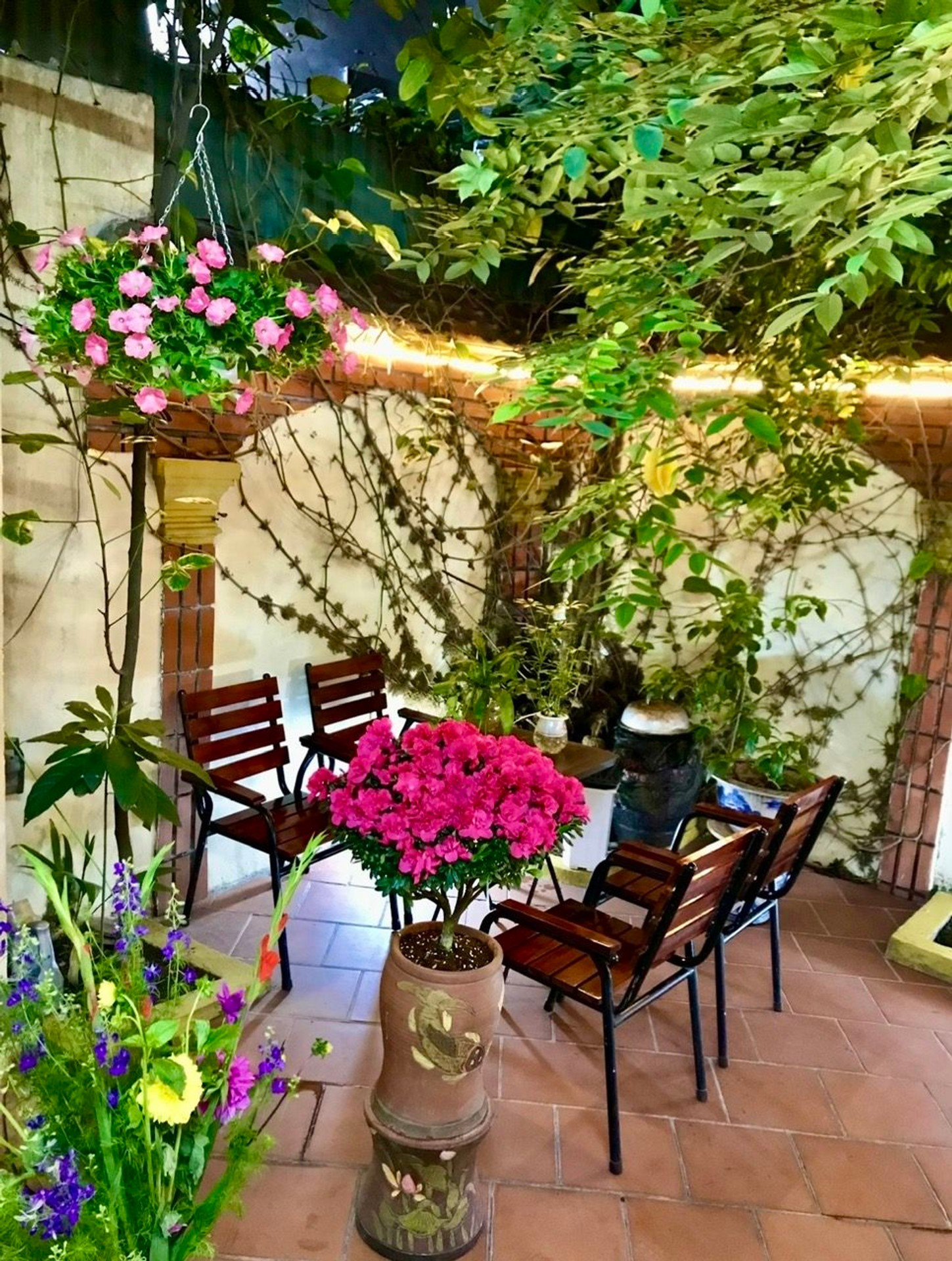 Bán nhà Lê Thanh Nghị - diện tích 133.4m2 3 tầng - Lô góc 3 mặt thoáng - giá 28 tỷ