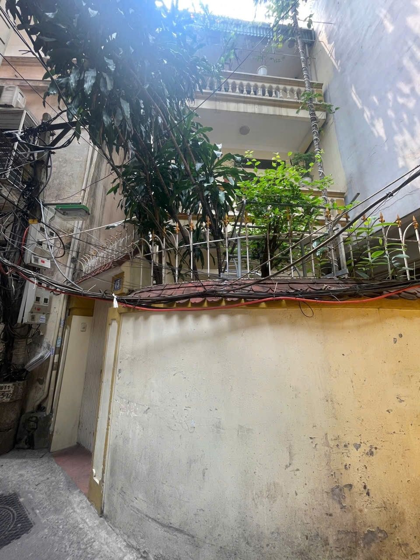 Bán nhà Lê Thanh Nghị - diện tích 133.4m2 3 tầng - Lô góc 3 mặt thoáng - giá 28 tỷ