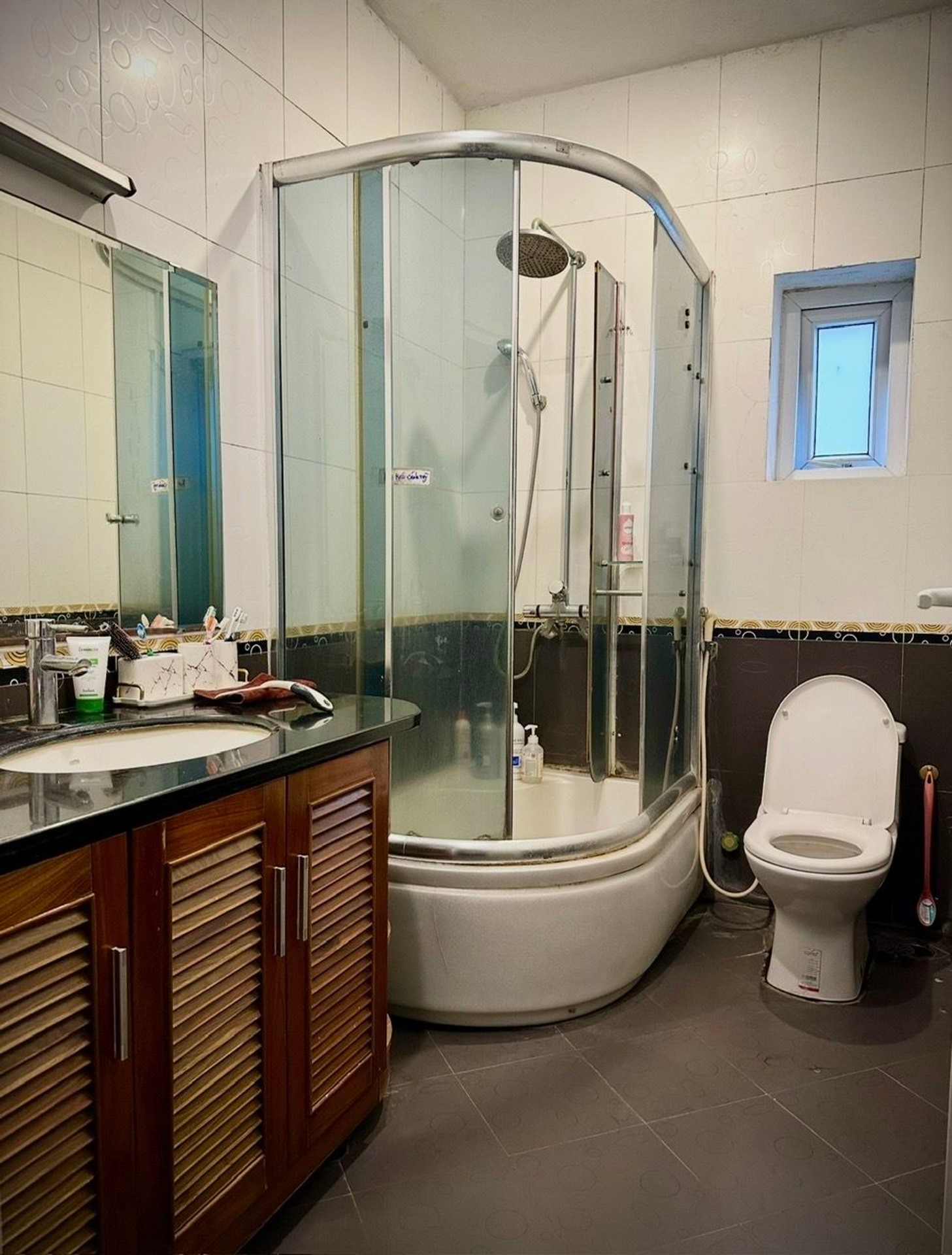 Bán nhà Lê Thanh Nghị - diện tích 133.4m2 3 tầng - Lô góc 3 mặt thoáng - giá 28 tỷ