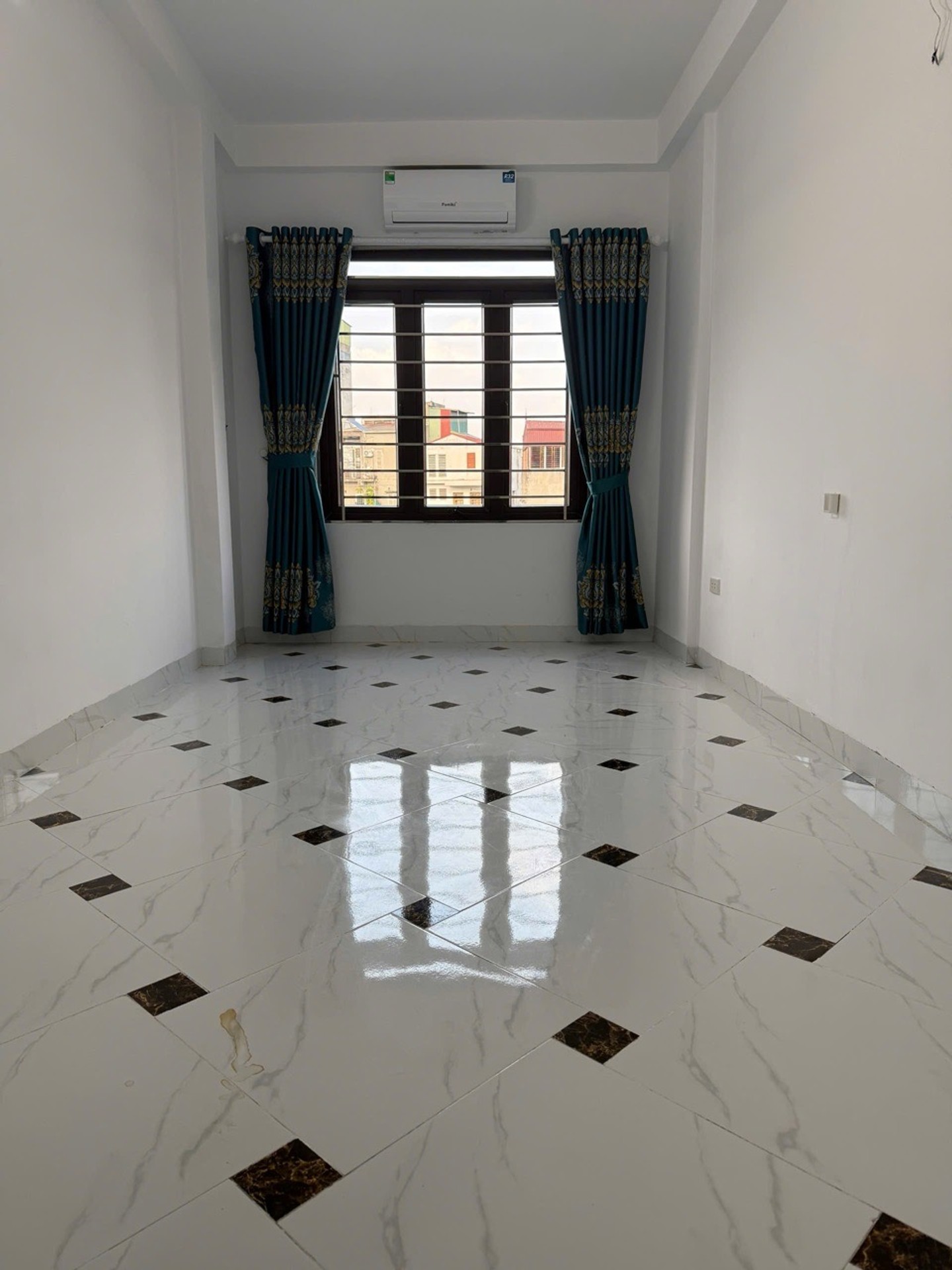 Bán nhà Vĩnh Hưng - diện tích 18m2 5 tầng - Nhà nhỏ có võ, full nội thất - giá 3,45 tỷ