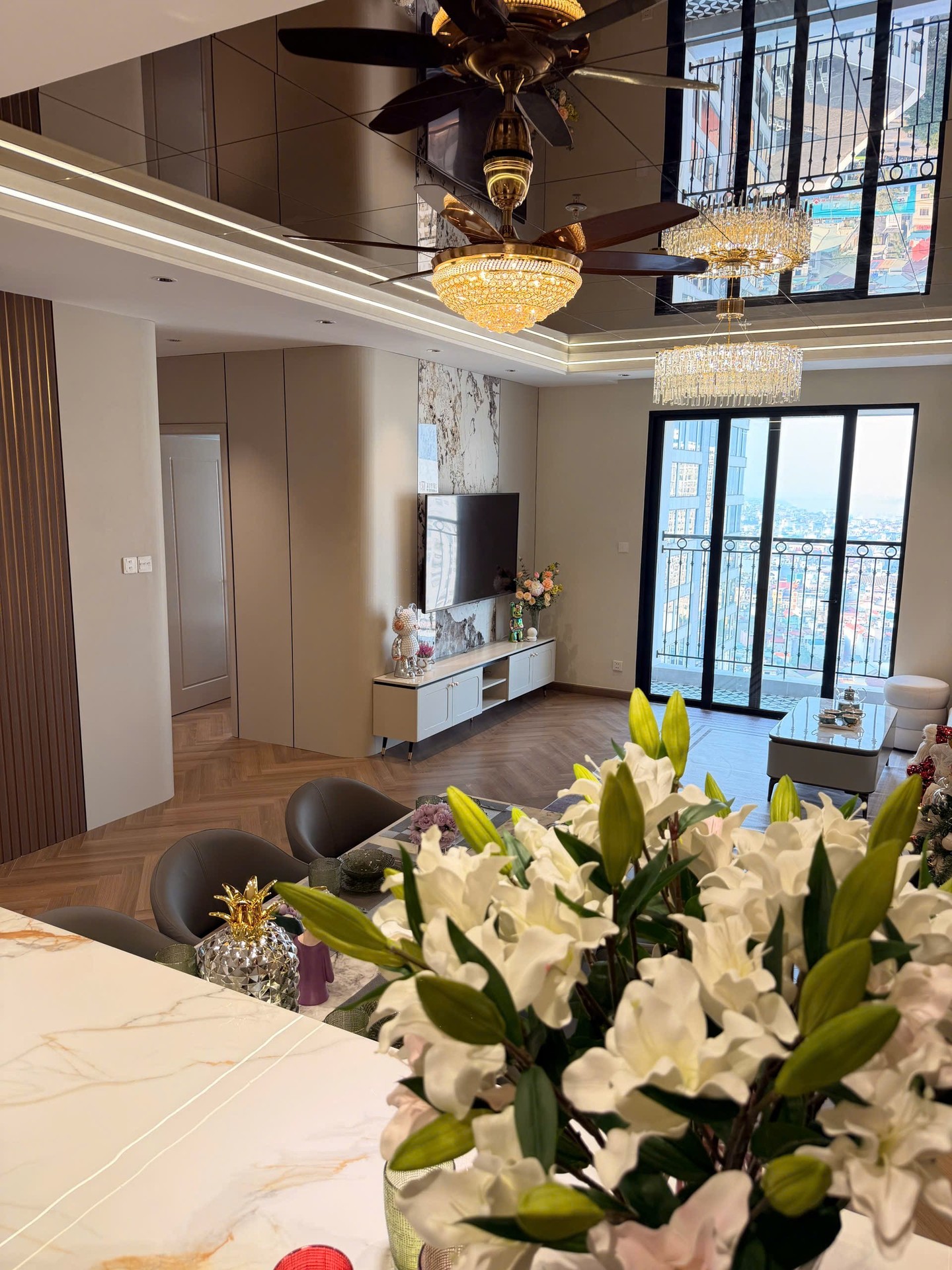 Bán nhà KĐT Tamecity Minh Khai - diện tích 110m2 1 tầng - Lô góc, view sông Hồng - giá 16,8 tỷ