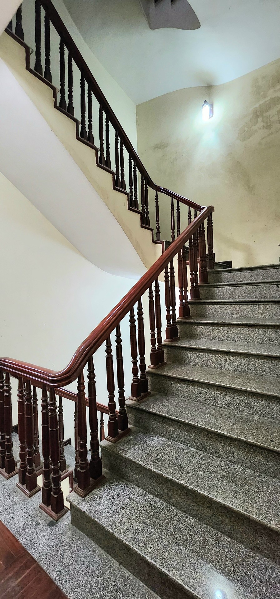 Bán nhà Khâm Thiên - diện tích 122m2 5 tầng - Mặt tiền quyền lực - giá 100 tỷ