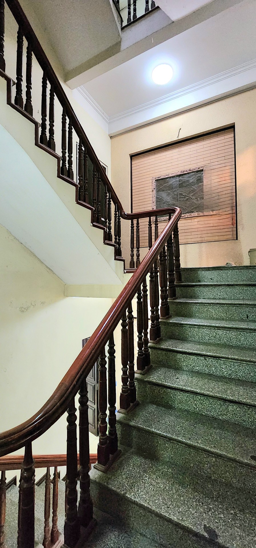 Bán nhà Khâm Thiên - diện tích 122m2 5 tầng - Mặt tiền quyền lực - giá 100 tỷ