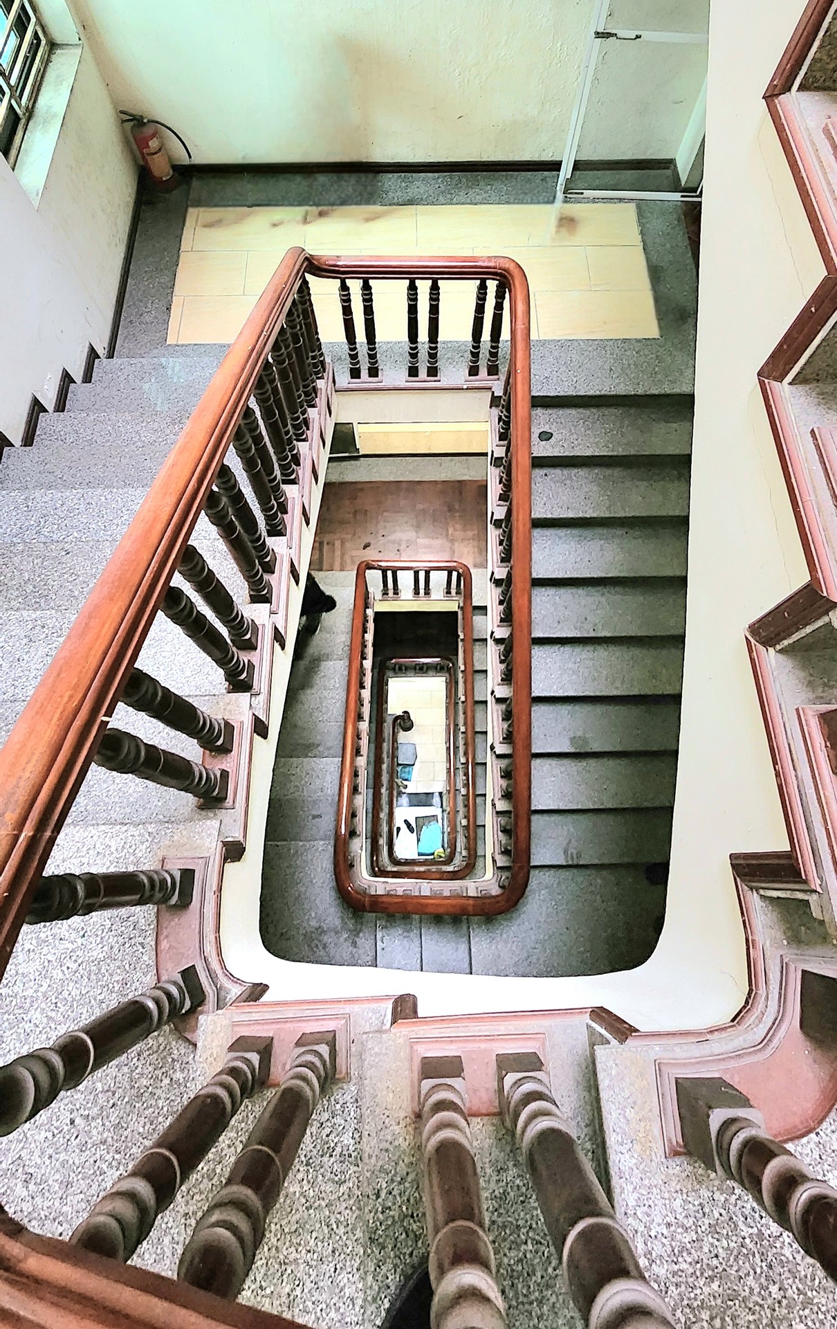 Bán nhà Khâm Thiên - diện tích 122m2 5 tầng - Mặt tiền quyền lực - giá 100 tỷ