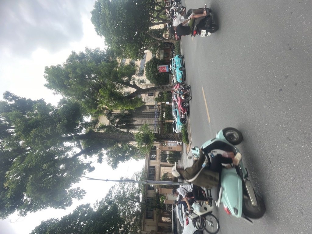 Bán nhà Hai Bà Trưng - diện tích 80m2 2 tầng - Mặt phố kinh doanh mọi dịch vụ - giá 31,5 tỷ