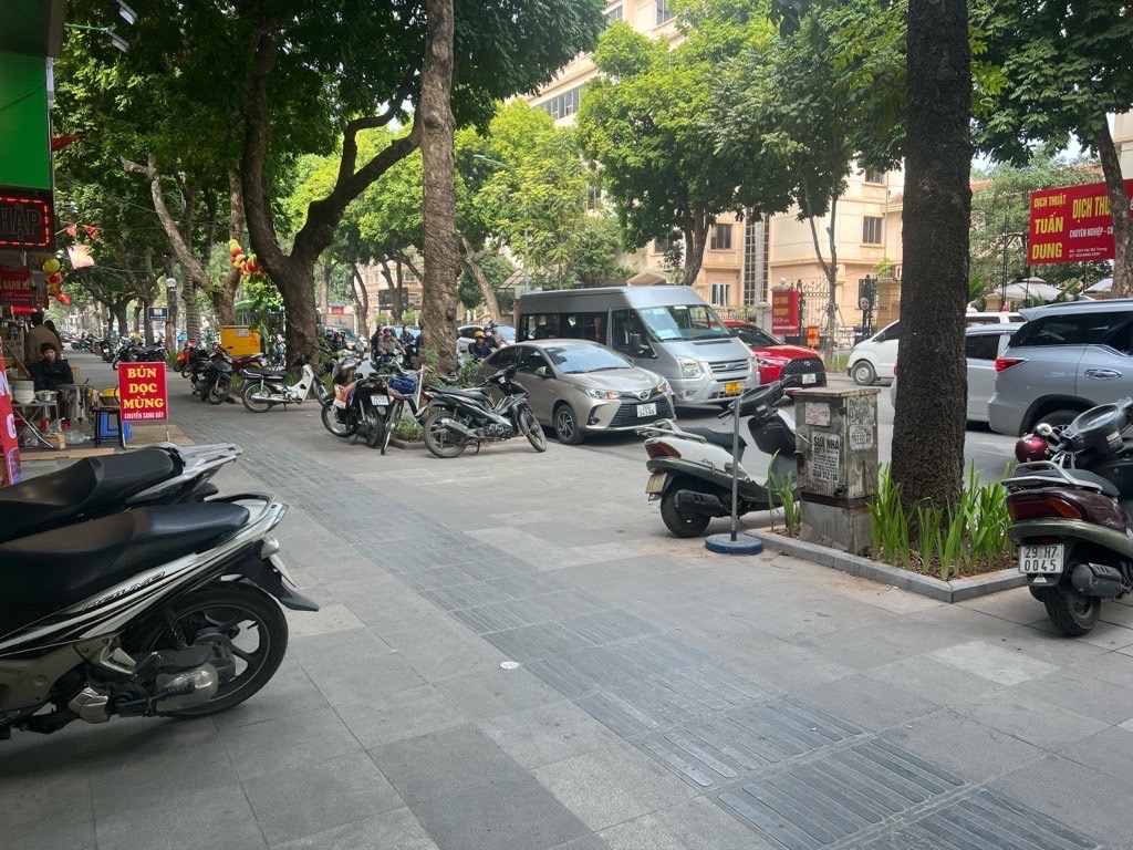 Bán nhà Hai Bà Trưng - diện tích 80m2 2 tầng - Mặt phố kinh doanh mọi dịch vụ - giá 31,5 tỷ