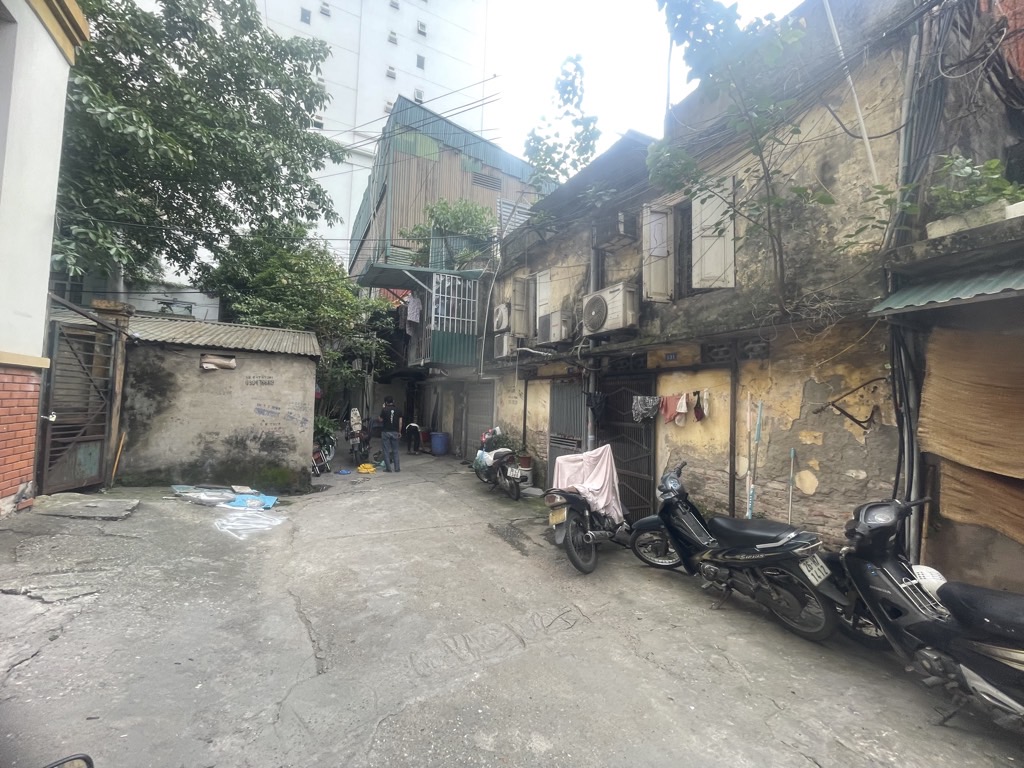 Bán nhà Hai Bà Trưng - diện tích 80m2 2 tầng - Mặt phố kinh doanh mọi dịch vụ - giá 31,5 tỷ