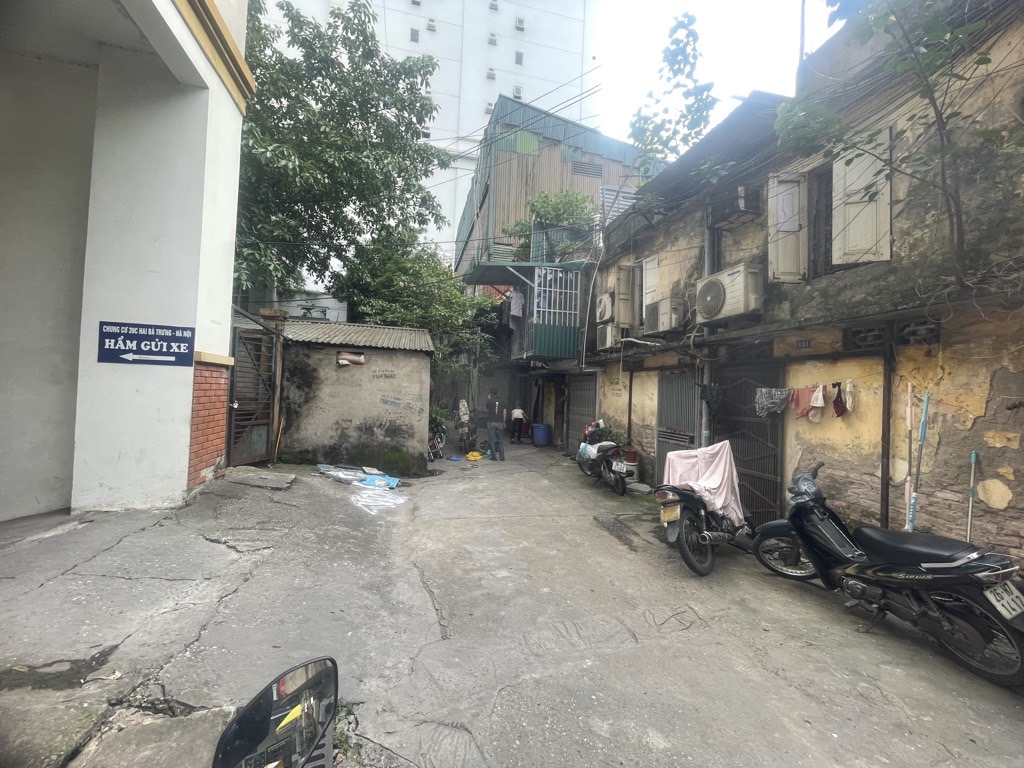 Bán nhà Hai Bà Trưng - diện tích 80m2 2 tầng - Mặt phố kinh doanh mọi dịch vụ - giá 31,5 tỷ