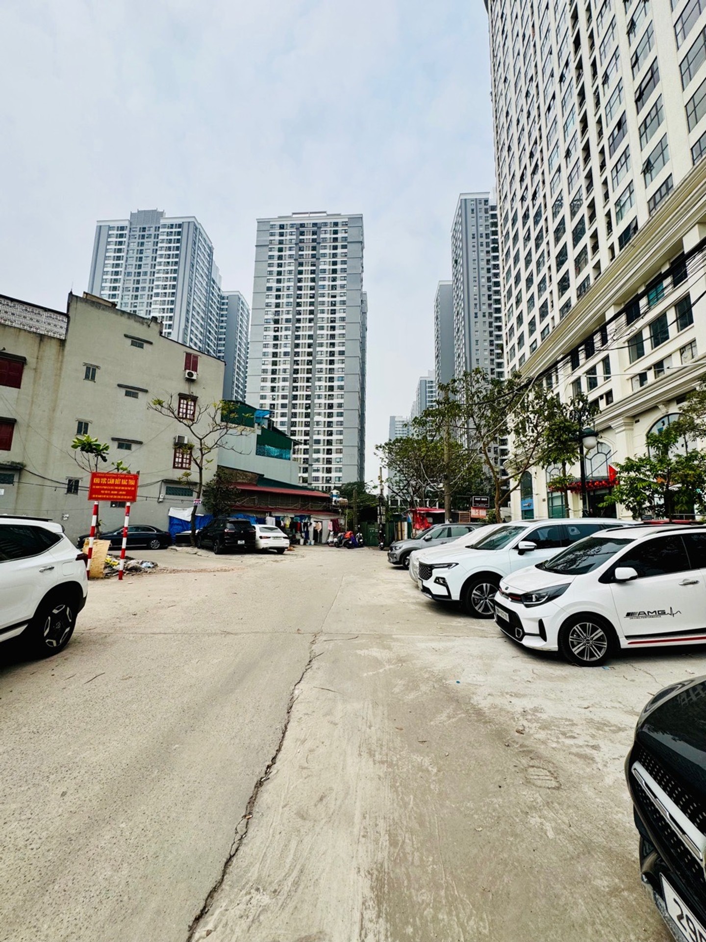 Bán nhà Dương Văn Bé - diện tích 40m2 5 tầng - Ngõ thông, gần ô tô - giá 9,5 tỷ