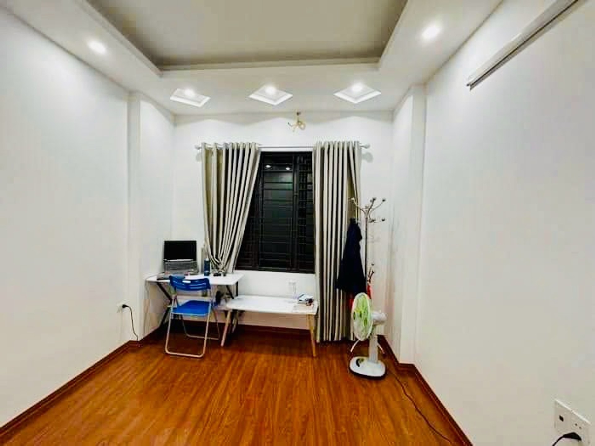 Bán nhà Dương Văn Bé - diện tích 40m2 5 tầng - Ngõ thông, gần ô tô - giá 9,5 tỷ