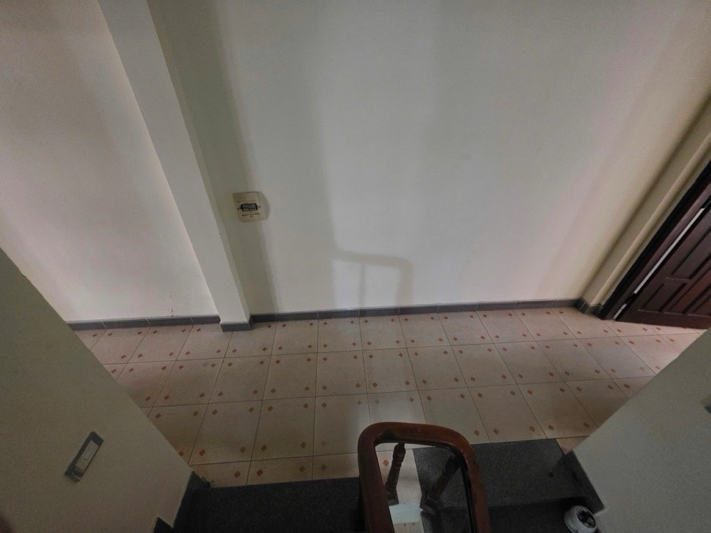 Bán nhà Trung Kính - diện tích 104.5m2 5 tầng - ô tô tránh - giá 33,9 tỷ