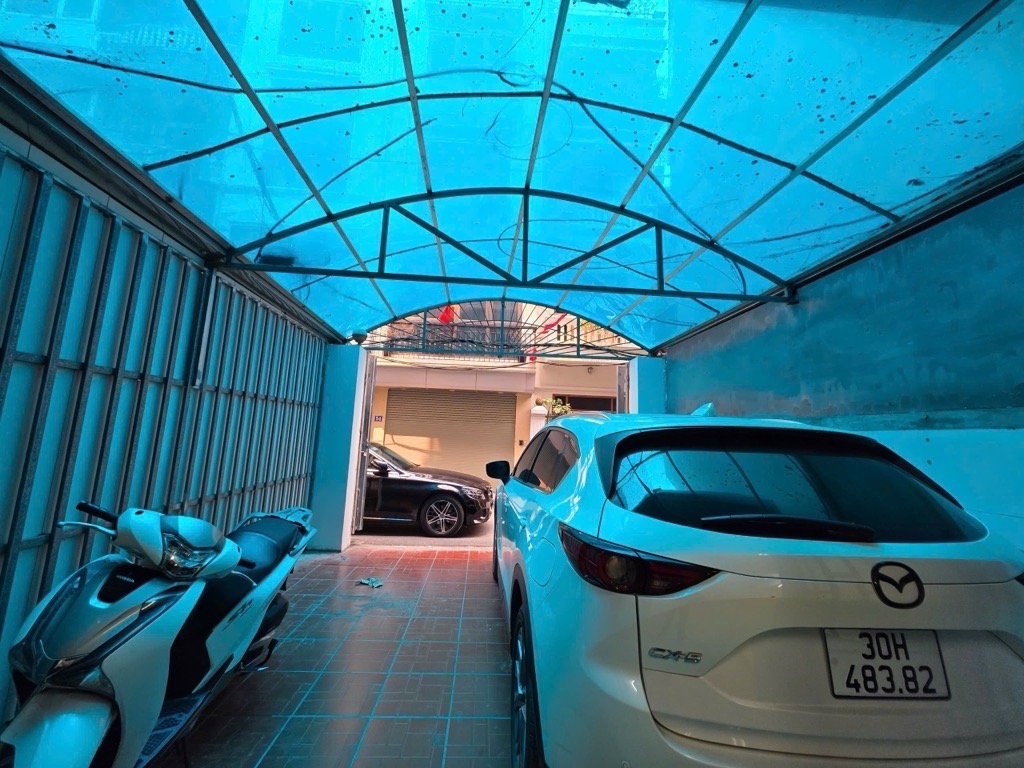 Bán nhà Trung Kính - diện tích 104.5m2 5 tầng - ô tô tránh - giá 33,9 tỷ