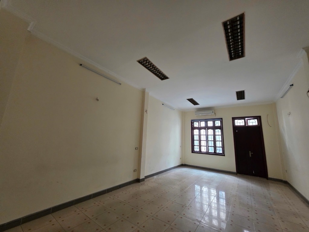 Bán nhà Trung Kính - diện tích 104.5m2 5 tầng - ô tô tránh - giá 33,9 tỷ