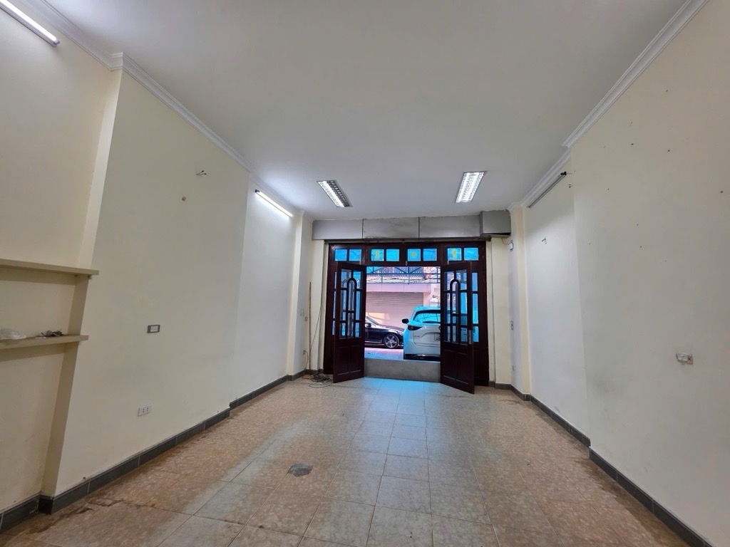 Bán nhà Trung Kính - diện tích 104.5m2 5 tầng - ô tô tránh - giá 33,9 tỷ