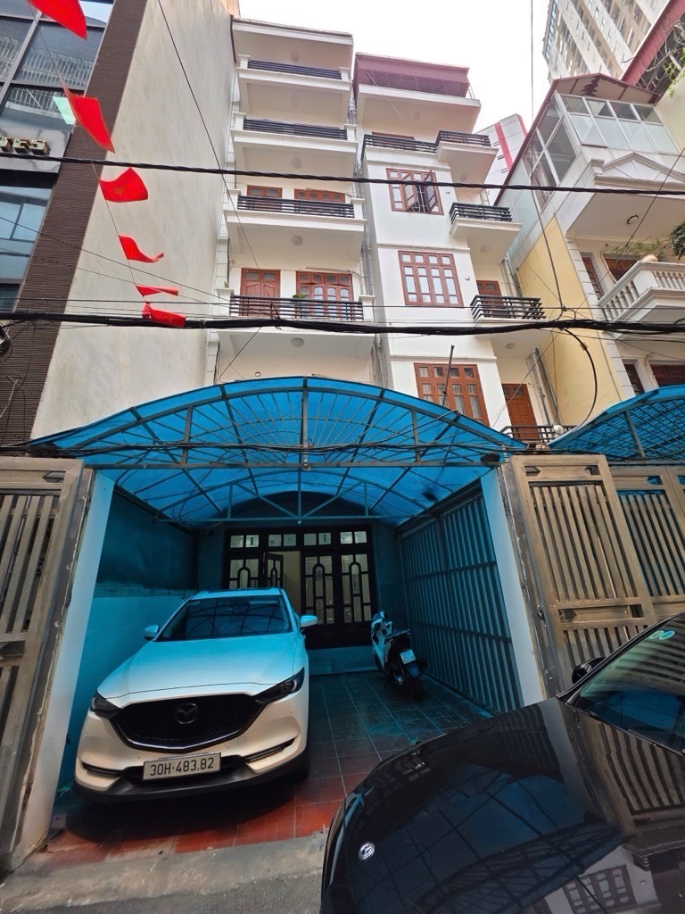 Bán nhà Trung Kính - diện tích 104.5m2 5 tầng - ô tô tránh - giá 33,9 tỷ